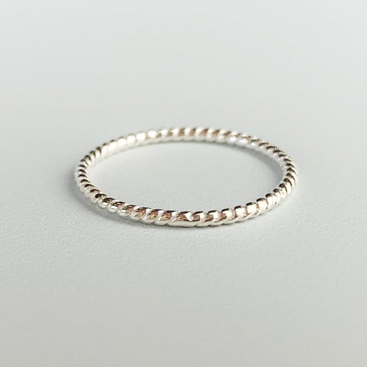 Twisted Band Stacking Ring