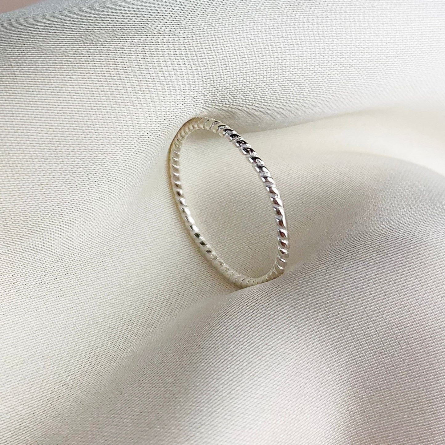 Twisted Band Stacking Ring