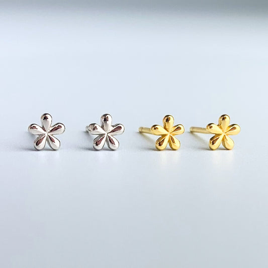 Dainty Flower Stud Earrings