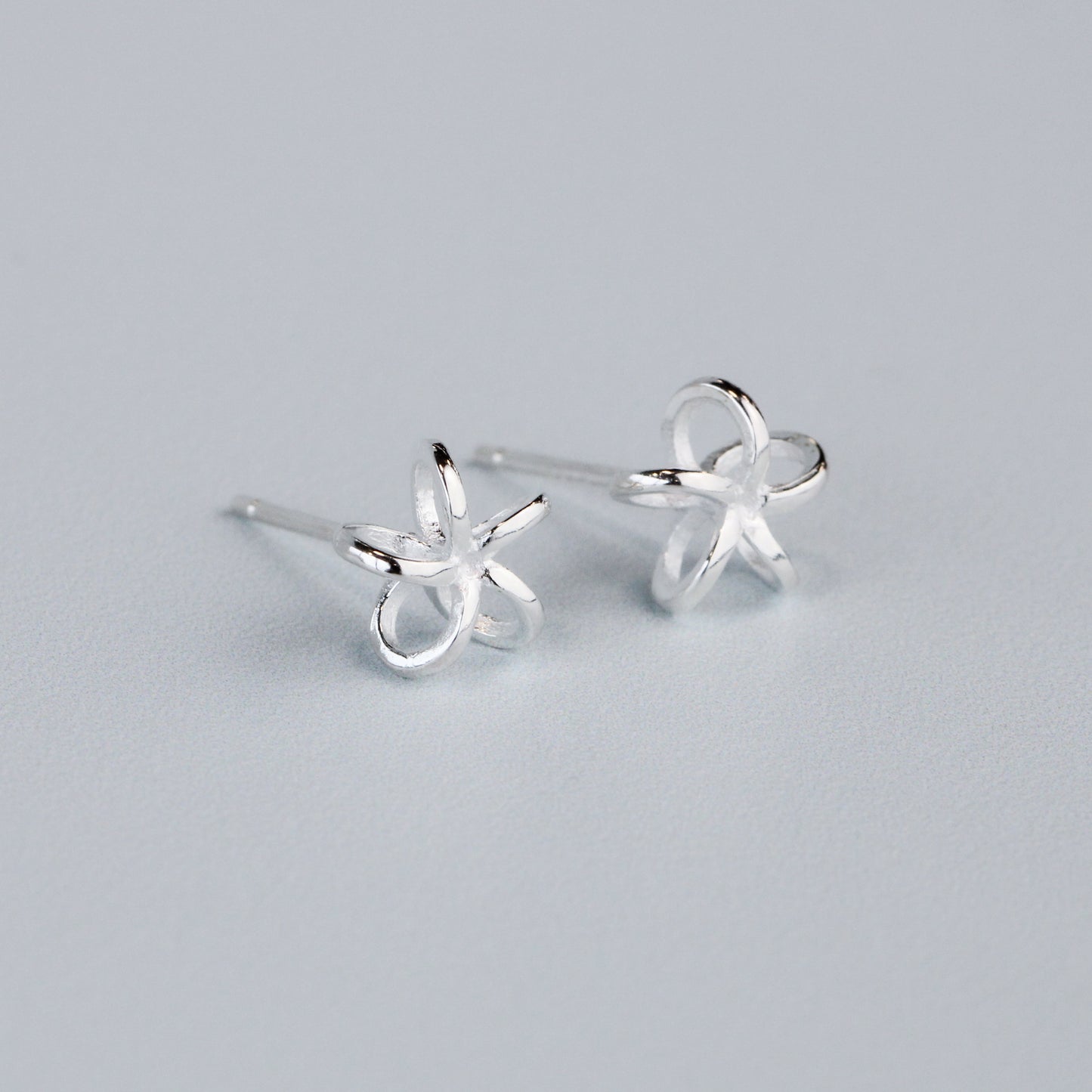 Wire Flower Stud Earrings