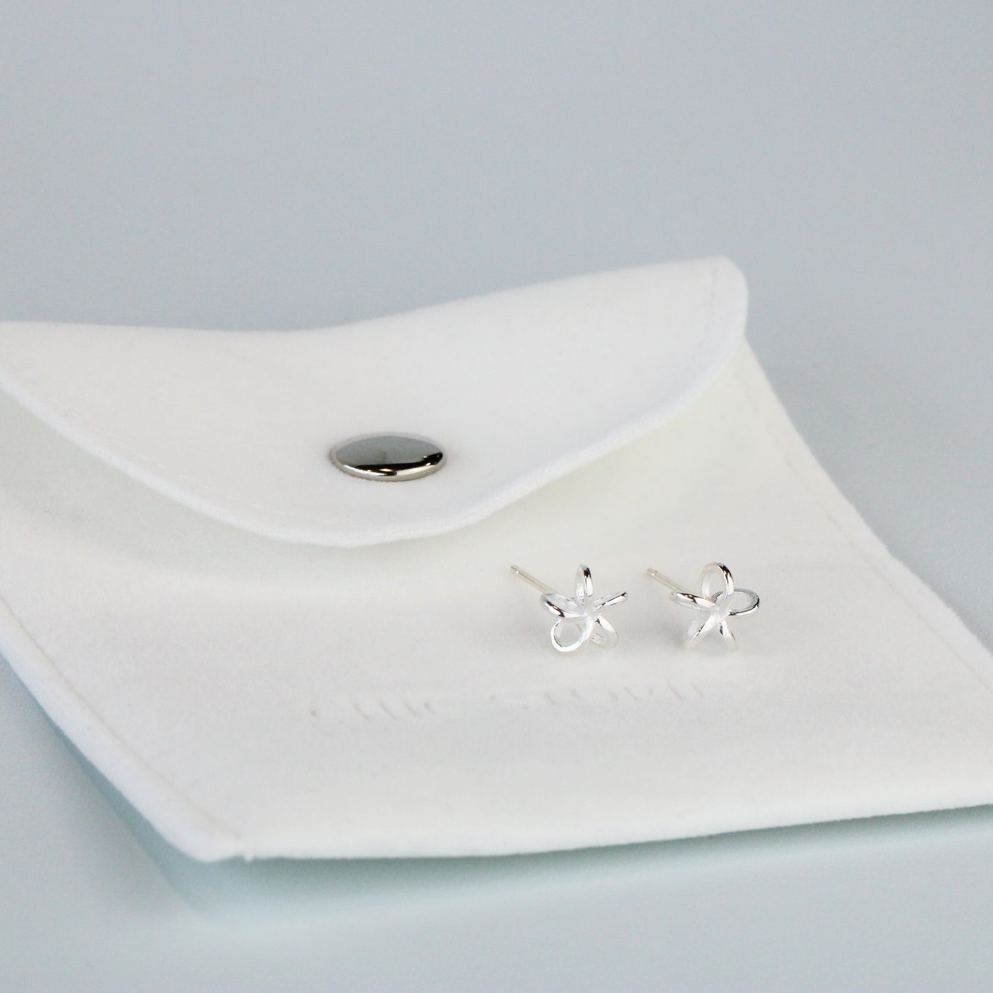 Wire Flower Stud Earrings