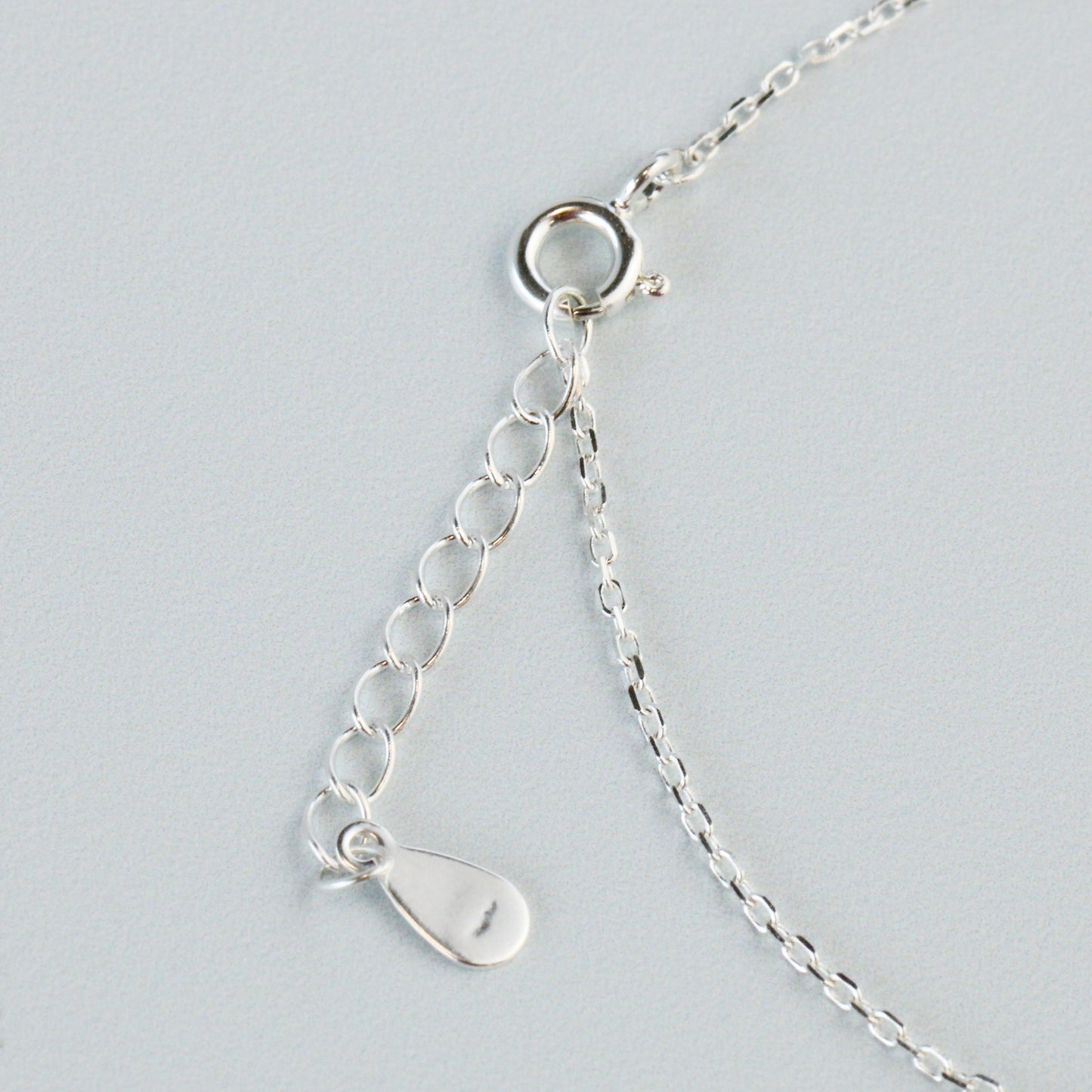 Dainty Daisy Charm Bracelet