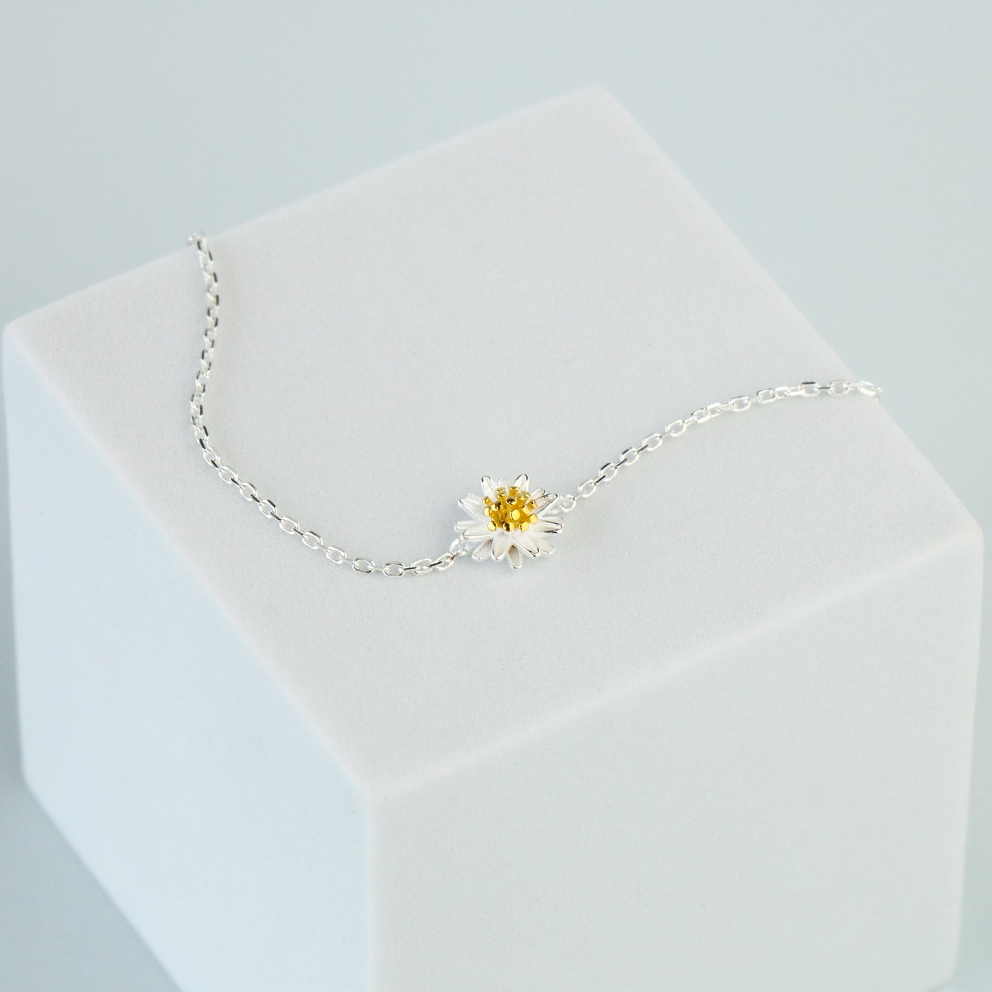 Dainty Daisy Charm Bracelet