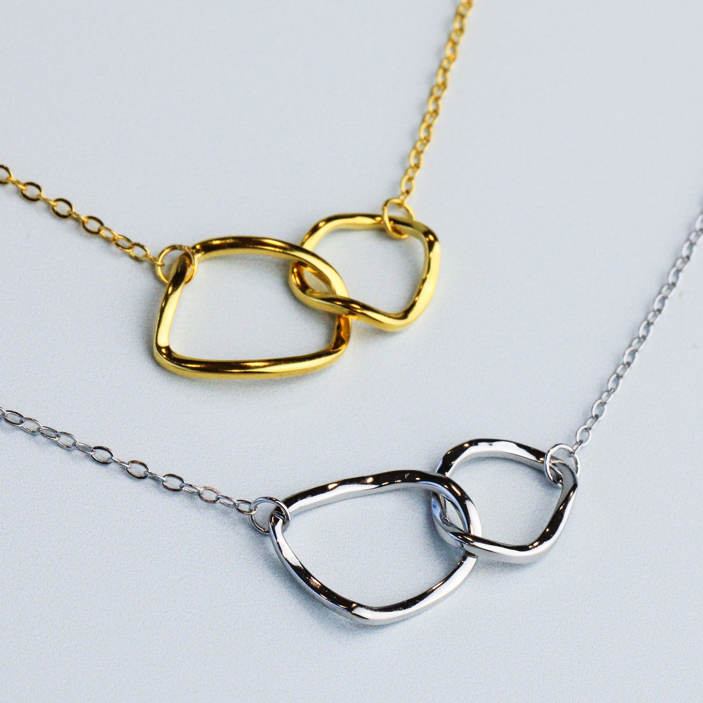 Interlocking Circles Pendant Necklace