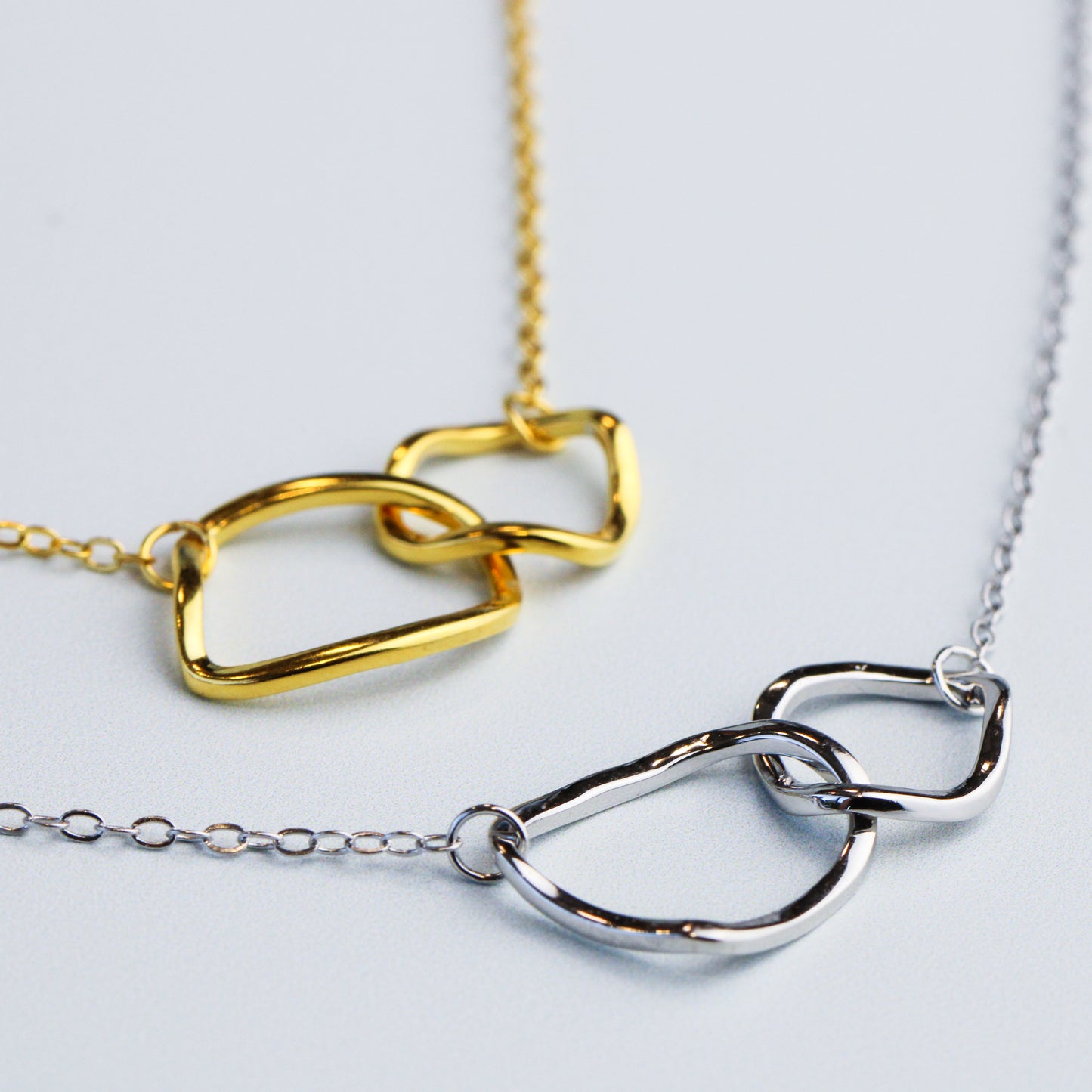 Interlocking Circles Pendant Necklace