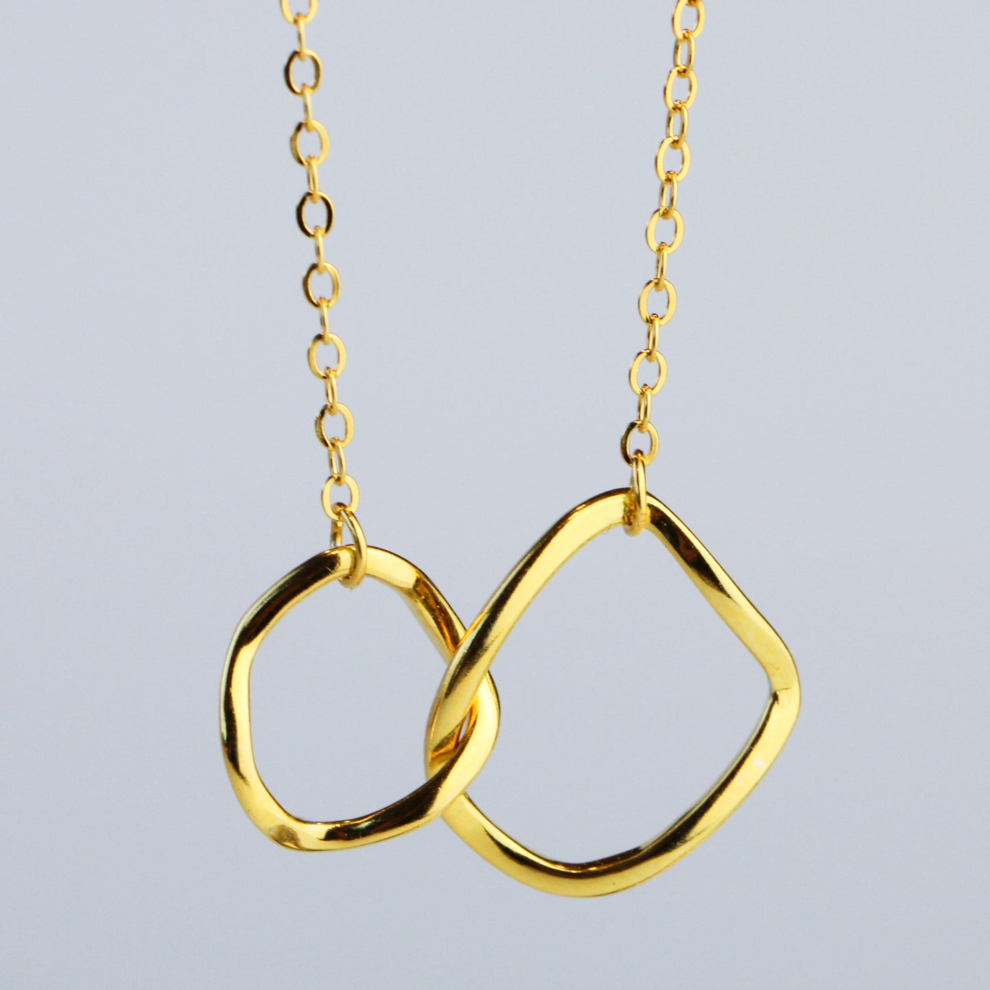 Interlocking Circles Pendant Necklace