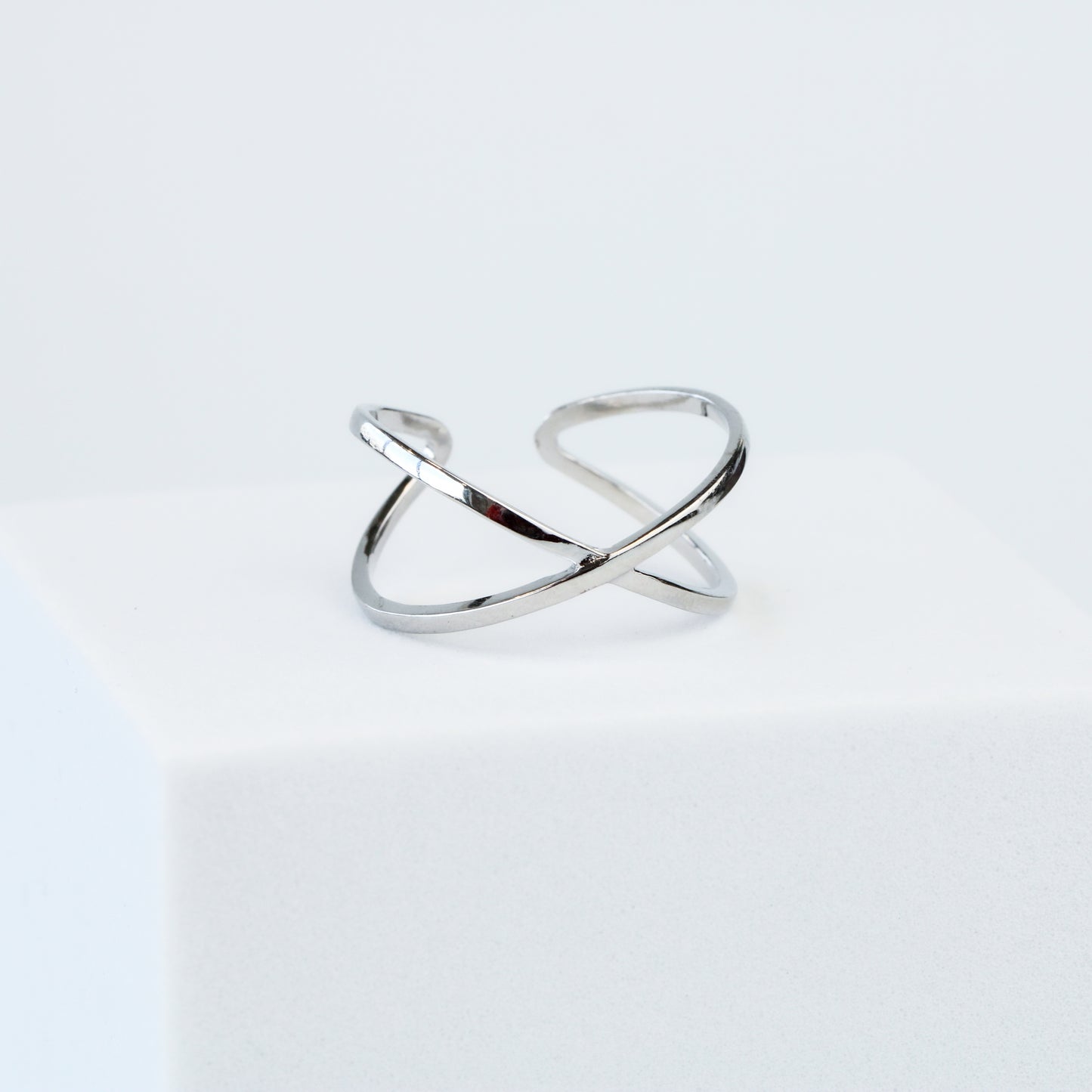 Double Band Crossover Ring