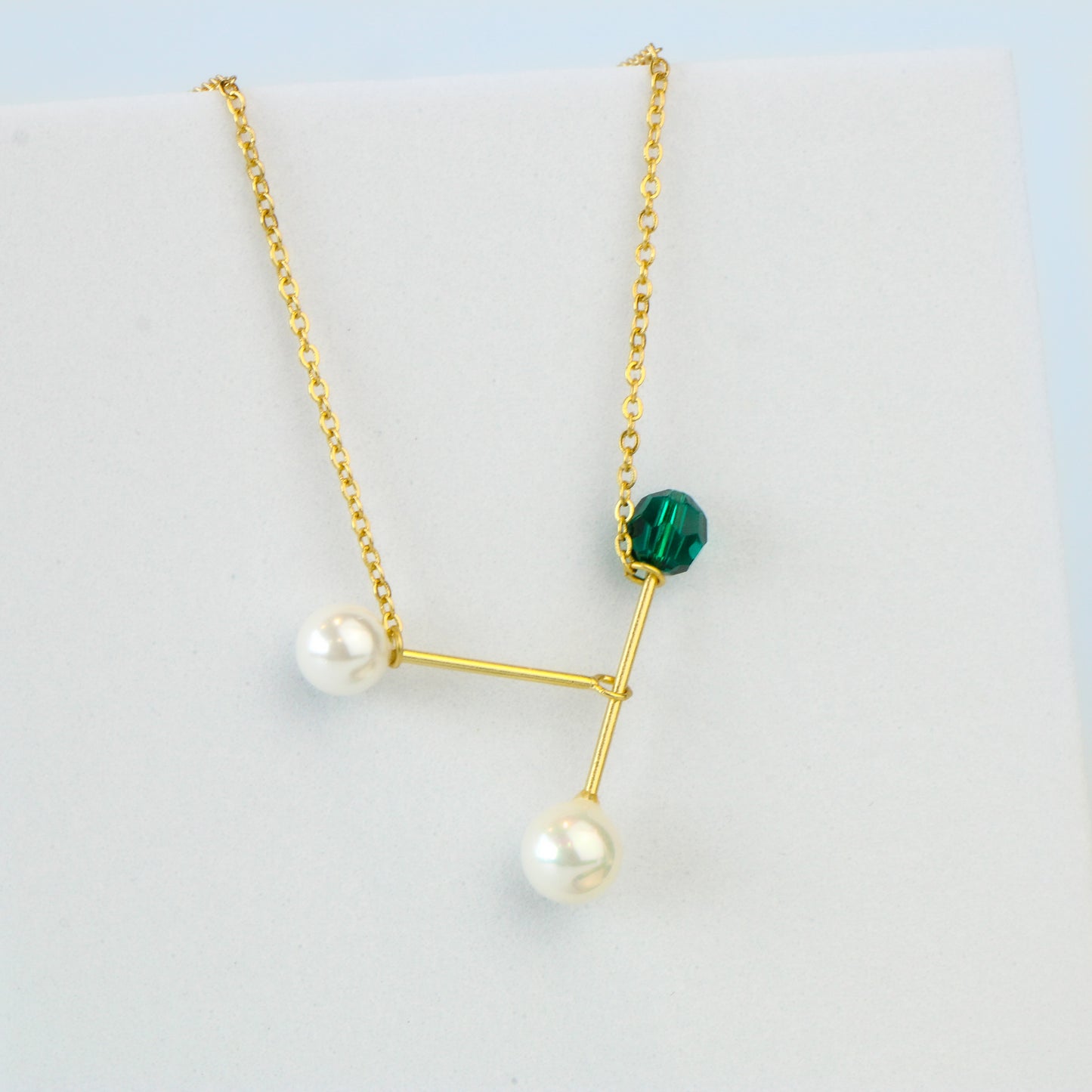 Pearl and Green Bead Pendant Necklace