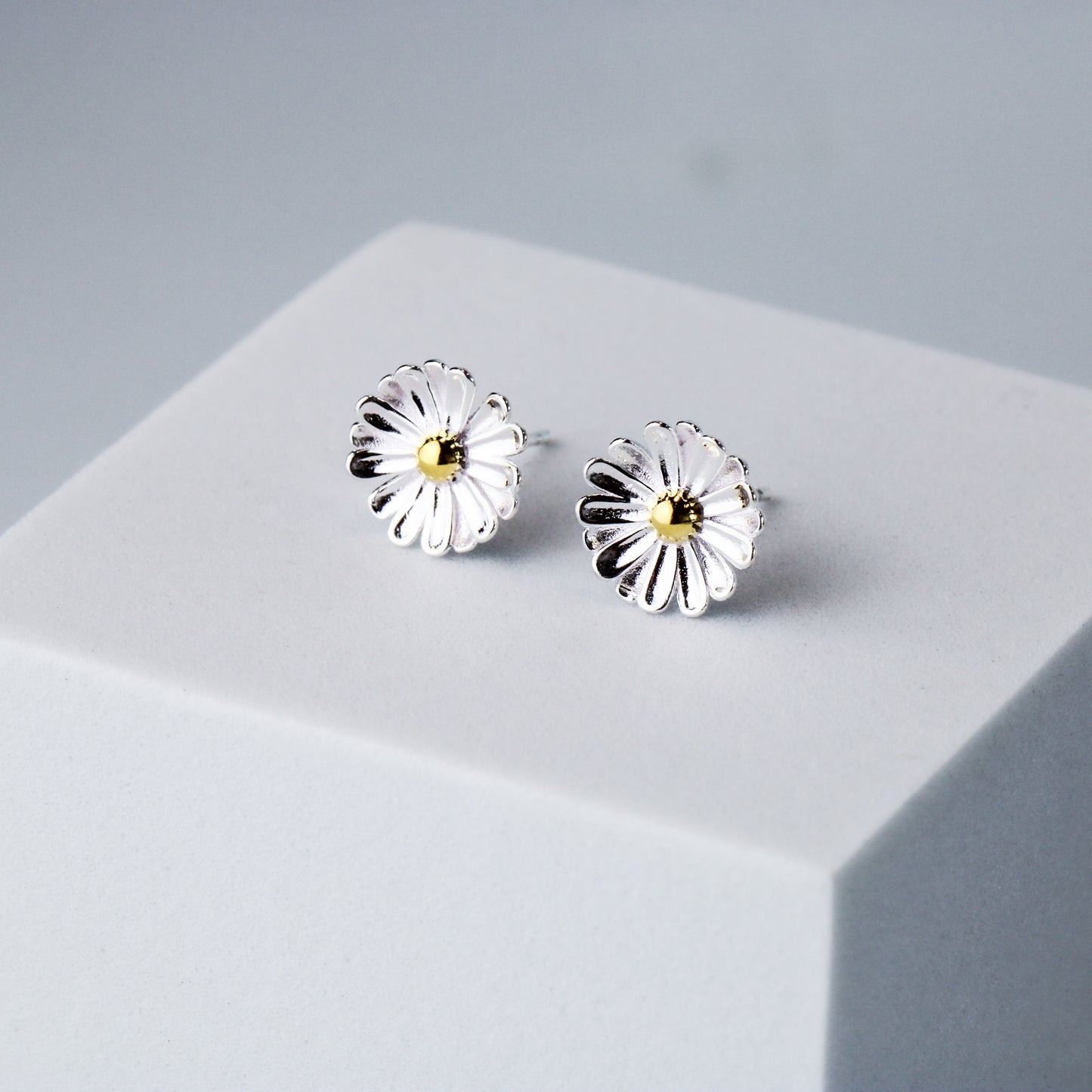 Dainty Daisy Stud Earrings