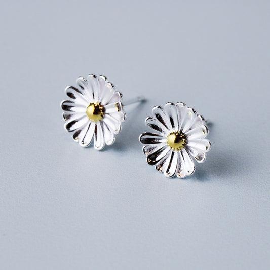 Dainty Daisy Stud Earrings