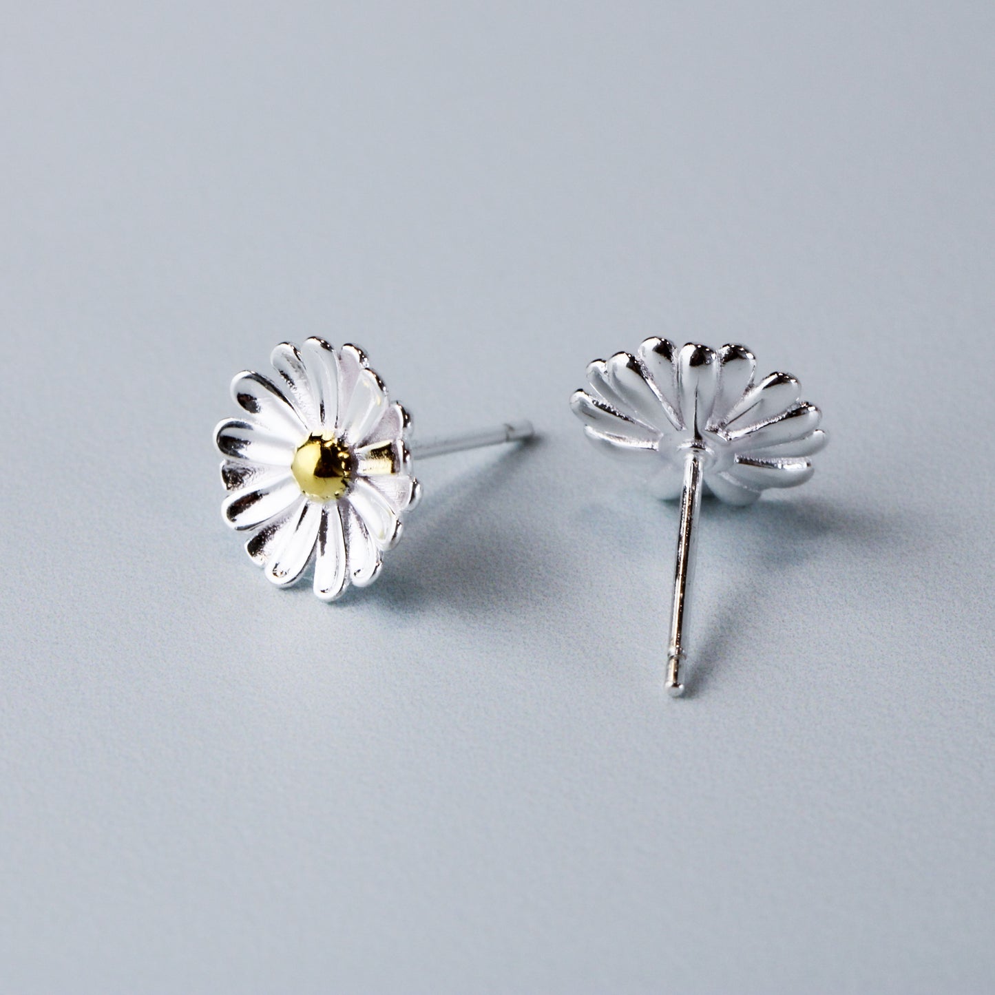Dainty Daisy Stud Earrings