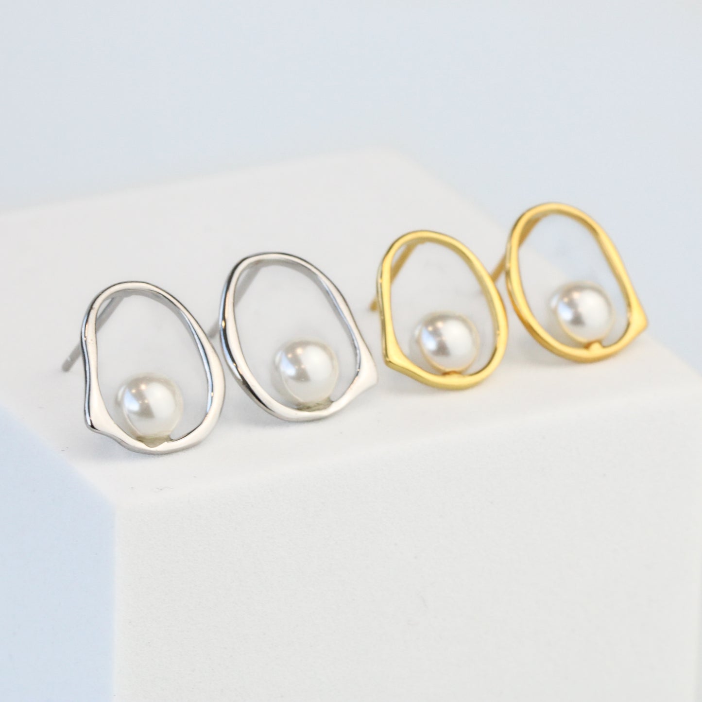 Pearl Circle Stud Earrings