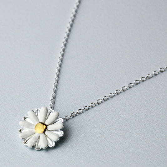 Dainty Daisy Pendant Necklace