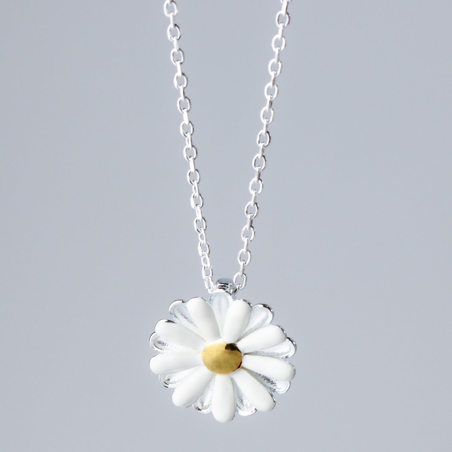 Dainty Daisy Pendant Necklace