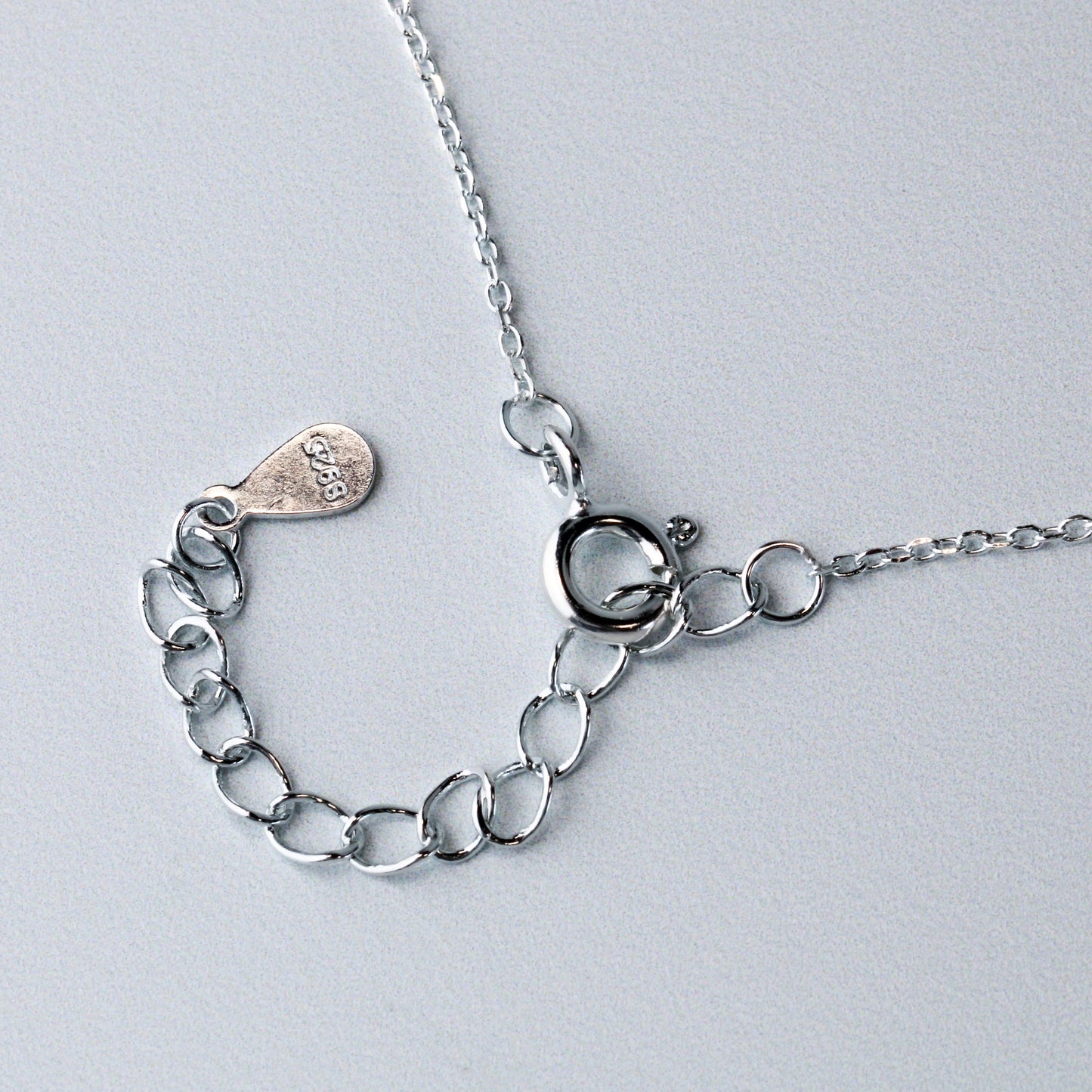 Dainty Daisy Pendant Necklace