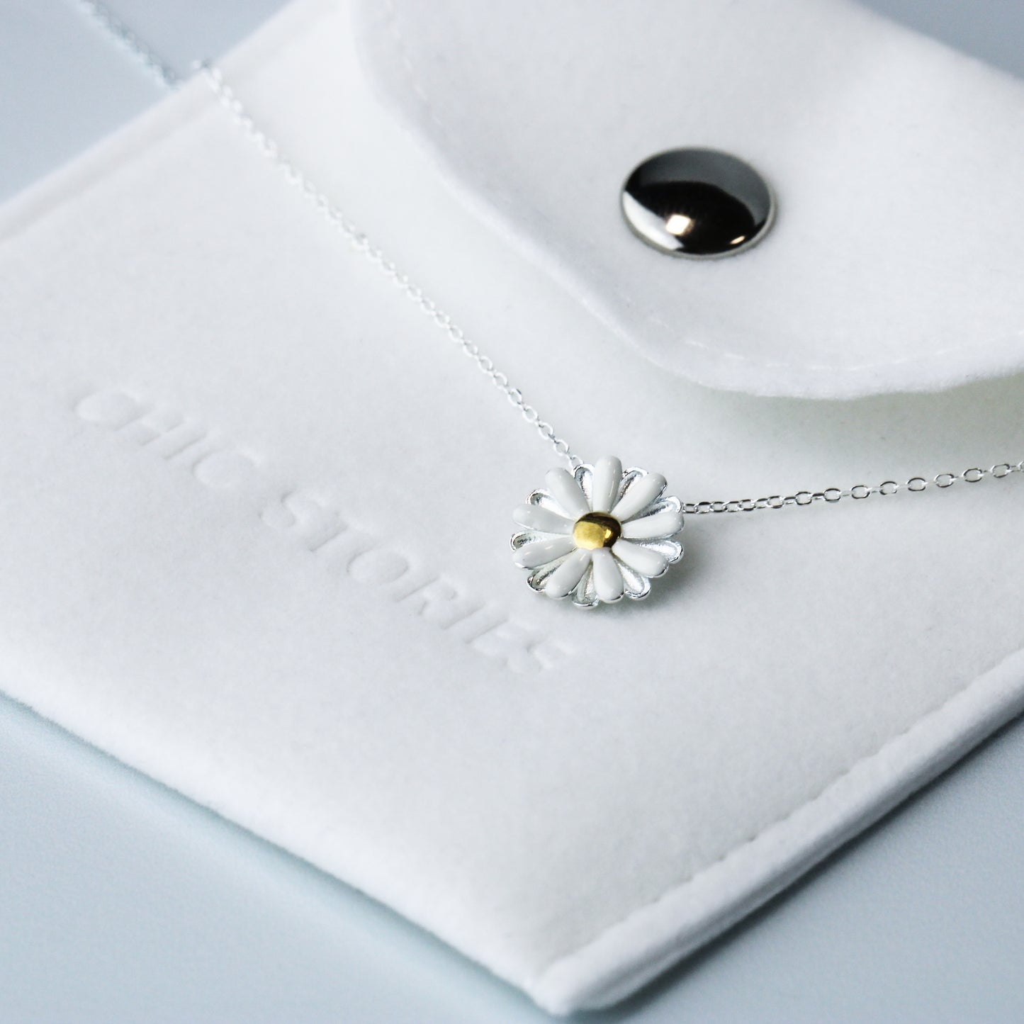 Dainty Daisy Pendant Necklace