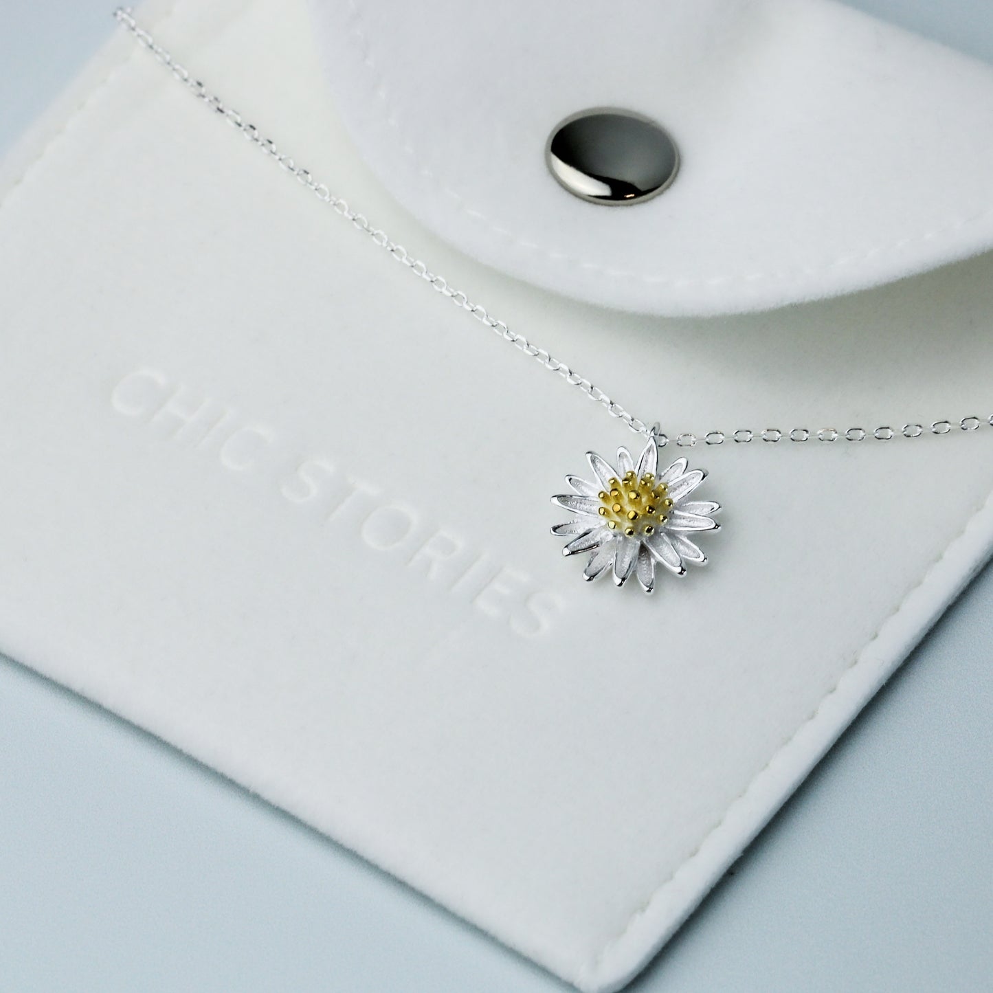 Daisy Pendant Necklace