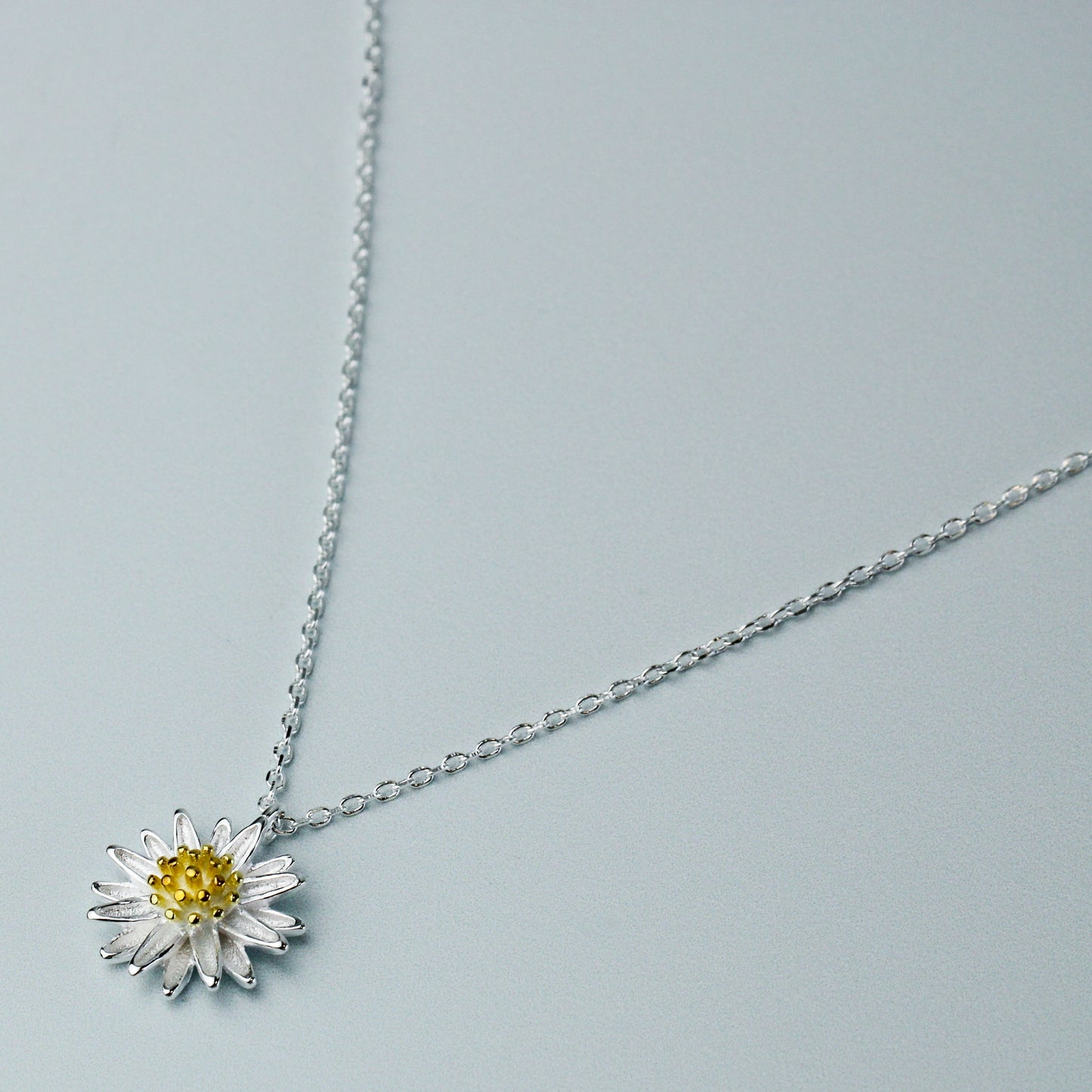 Daisy Pendant Necklace
