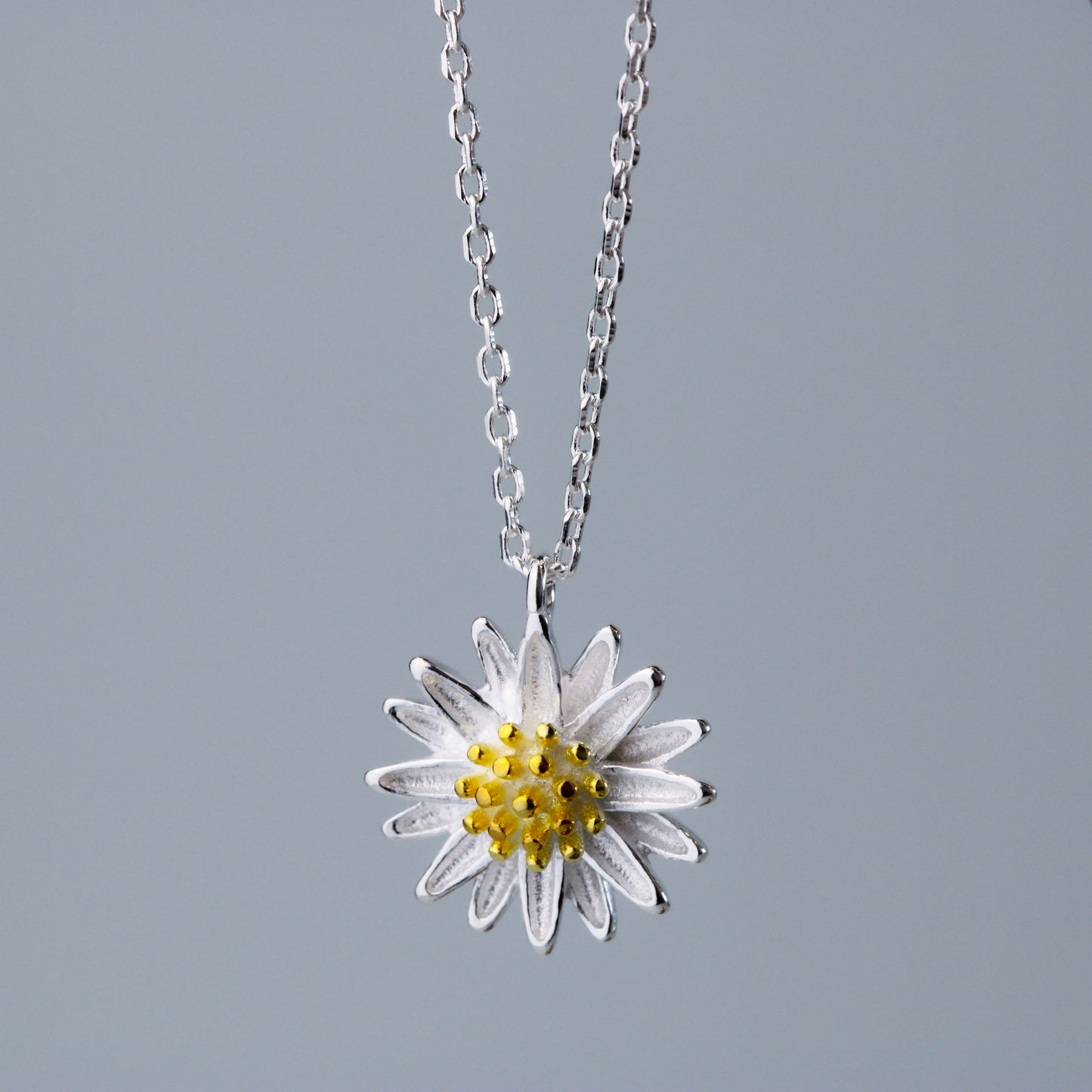Daisy Pendant Necklace
