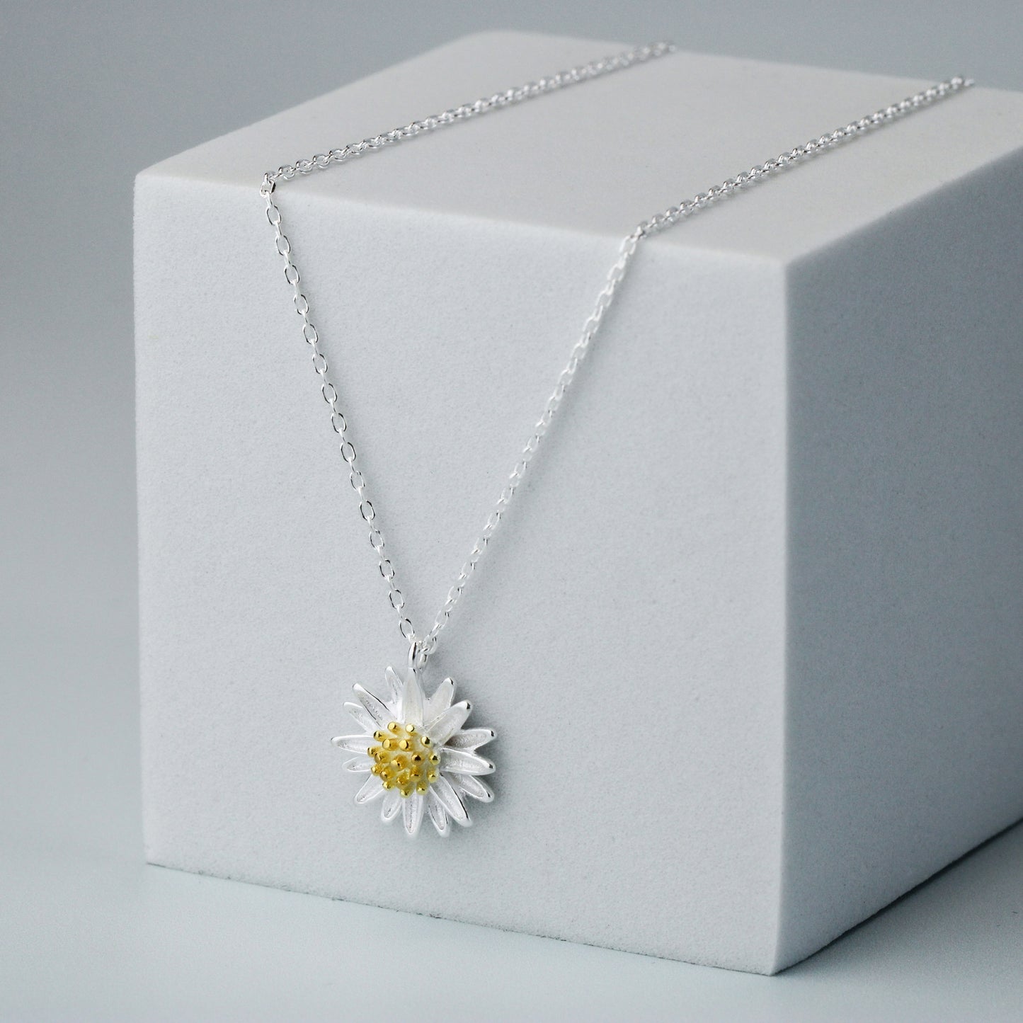Daisy Pendant Necklace