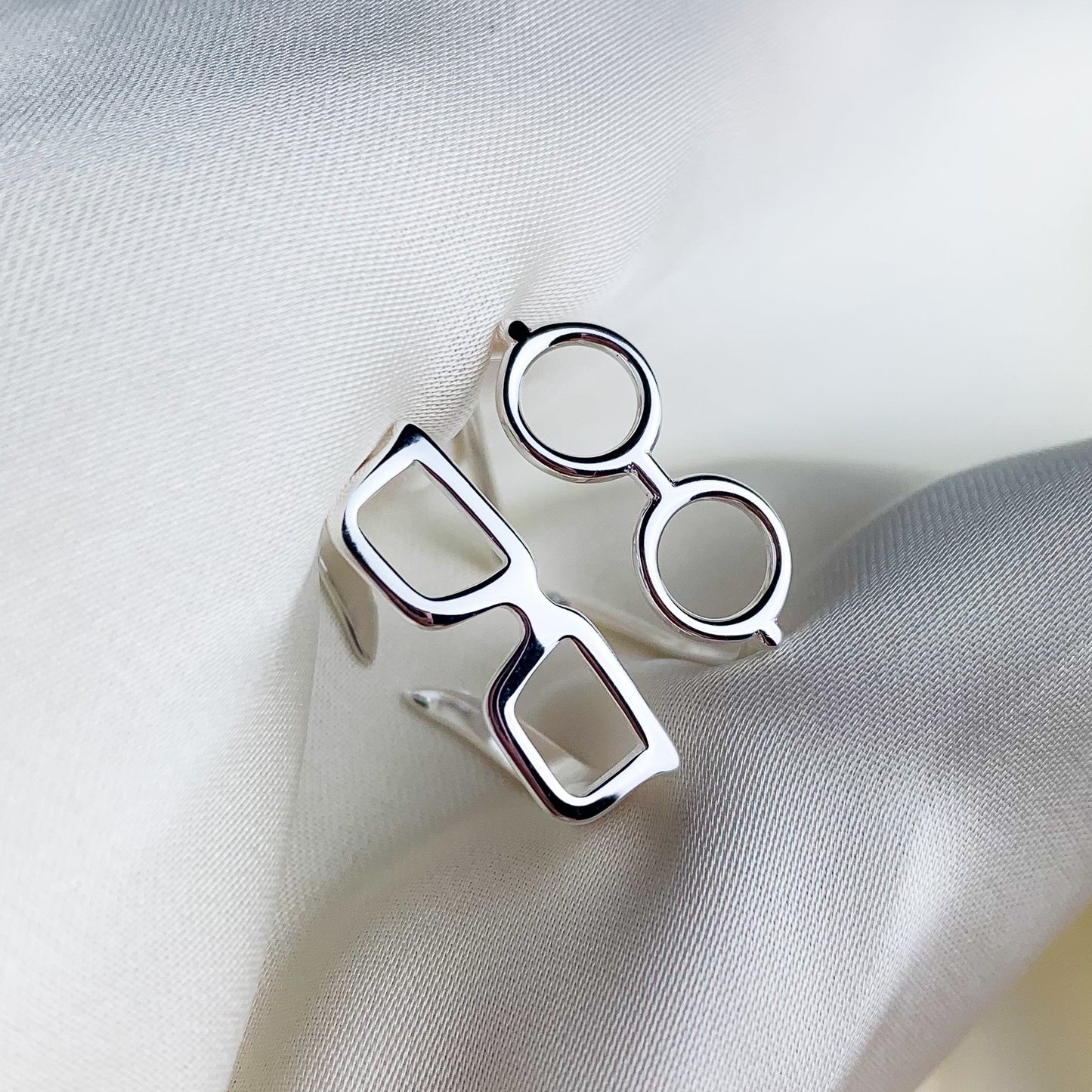 Round or Square Glasses Adjustable Ring