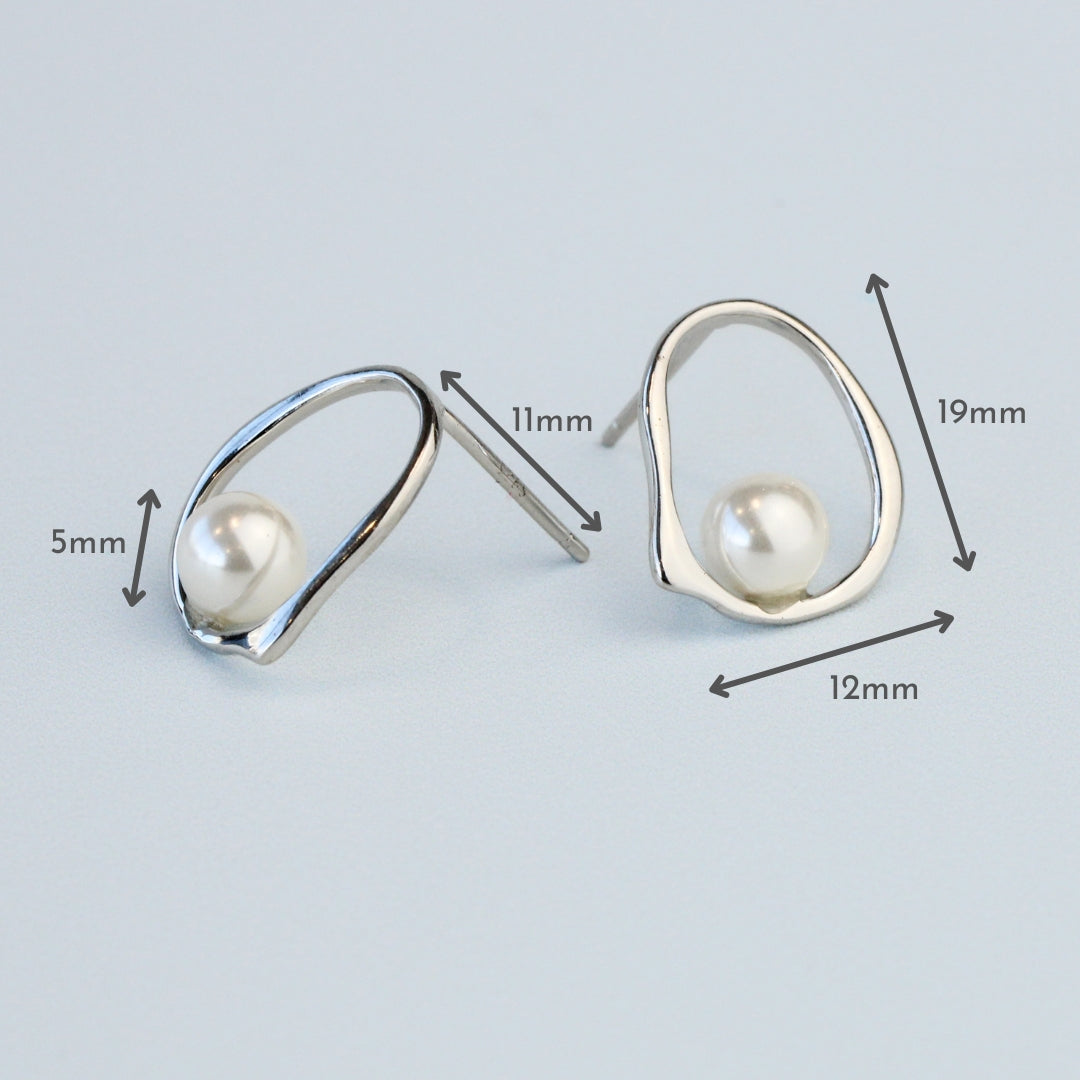 Pearl Circle Stud Earrings