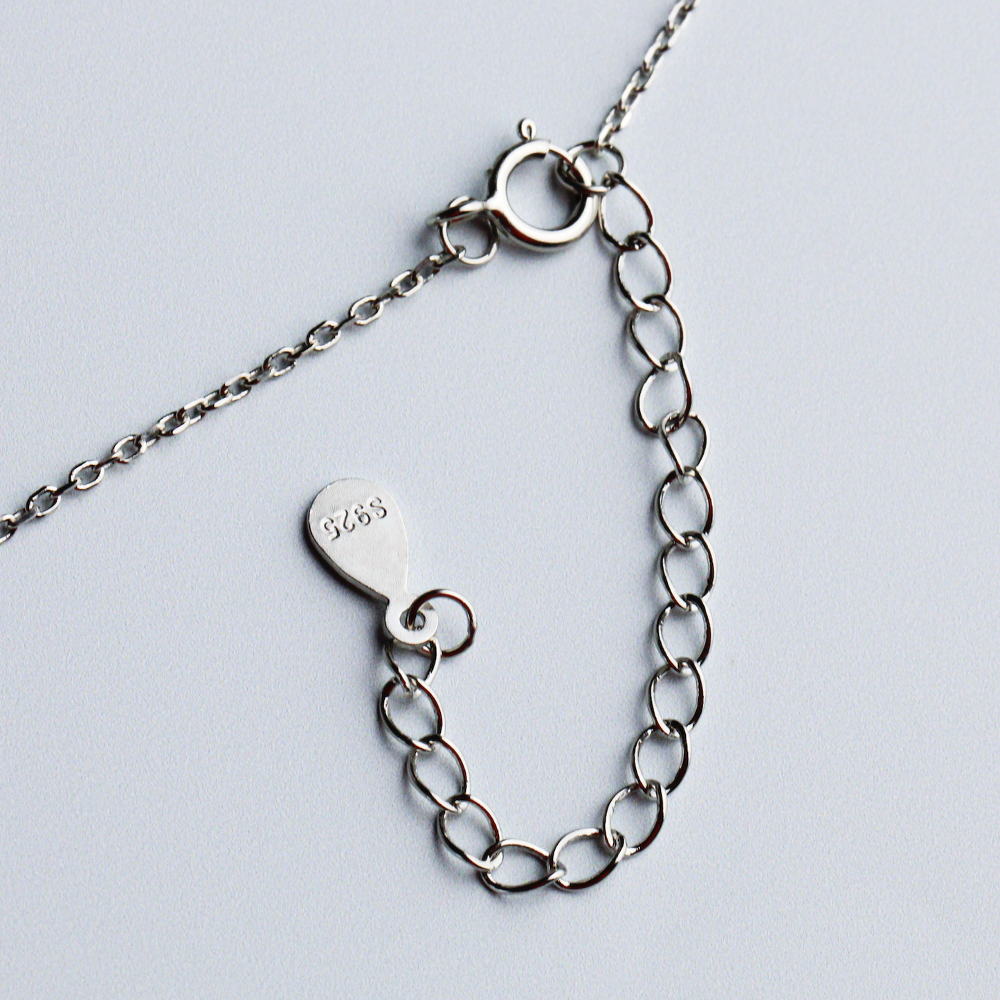 Interlocking Circles Pendant Necklace