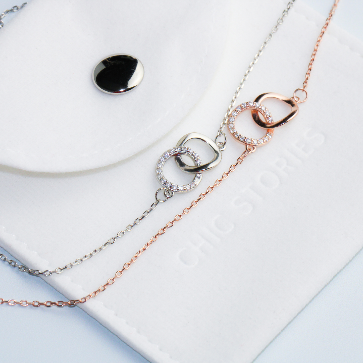 Interlocking Circles Pendant Necklace