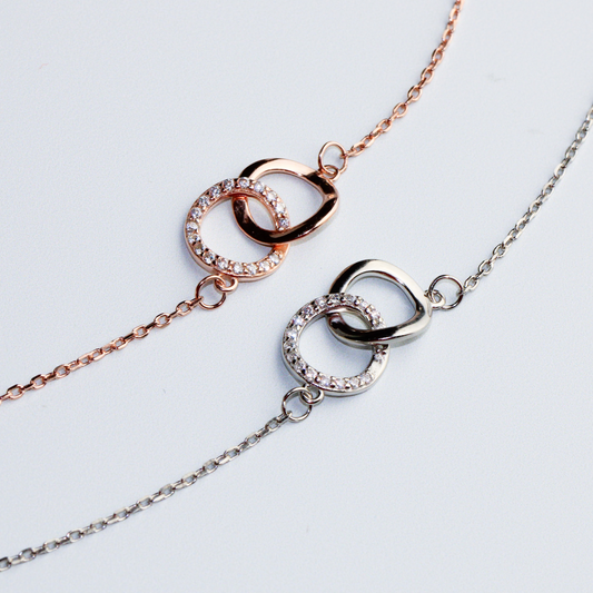 Interlocking Circles Pendant Necklace