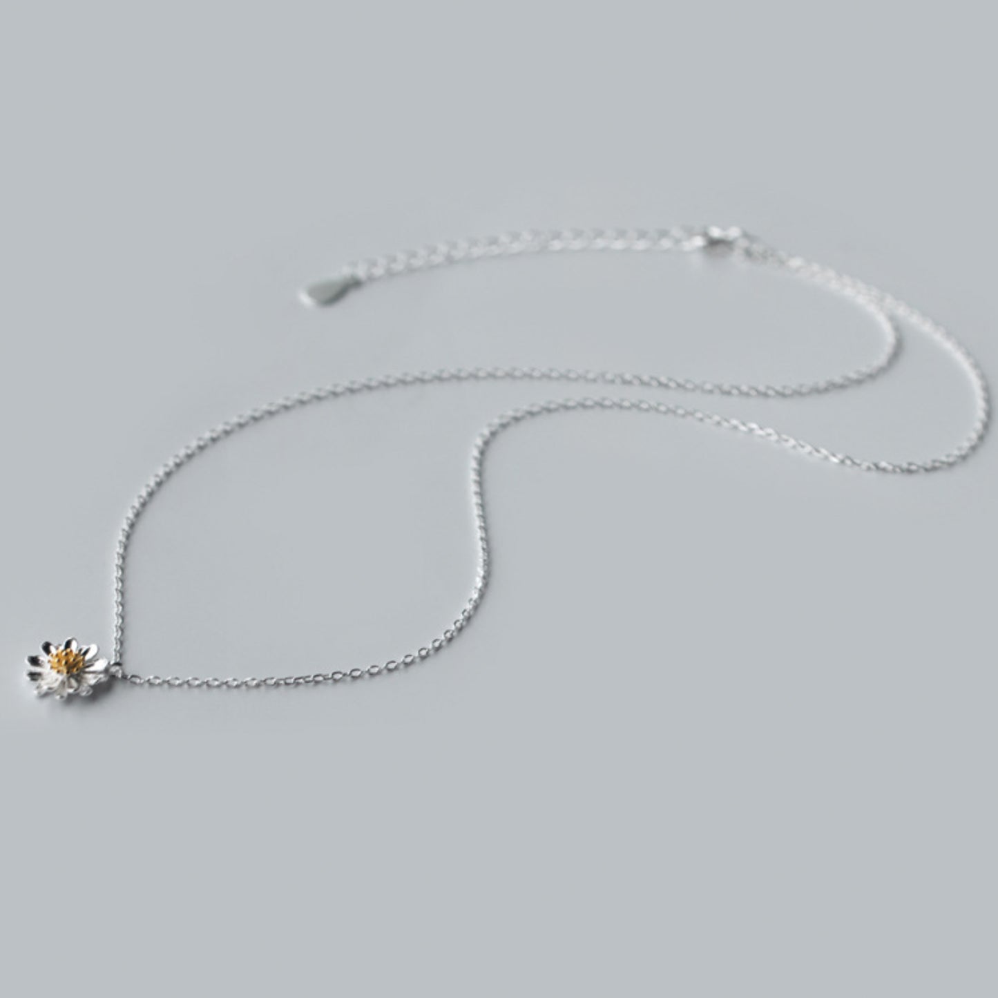 Daisy Pendant Necklace