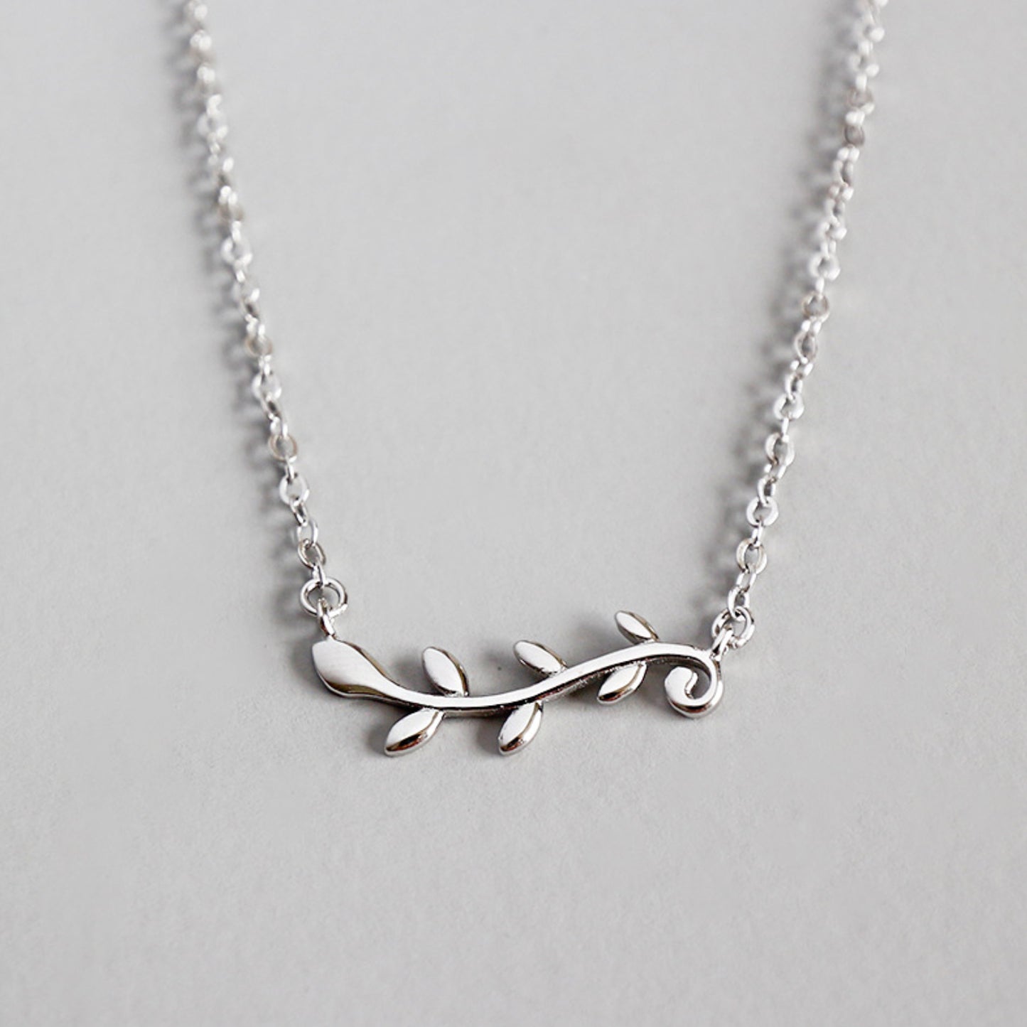 Leaf Pendant Necklace