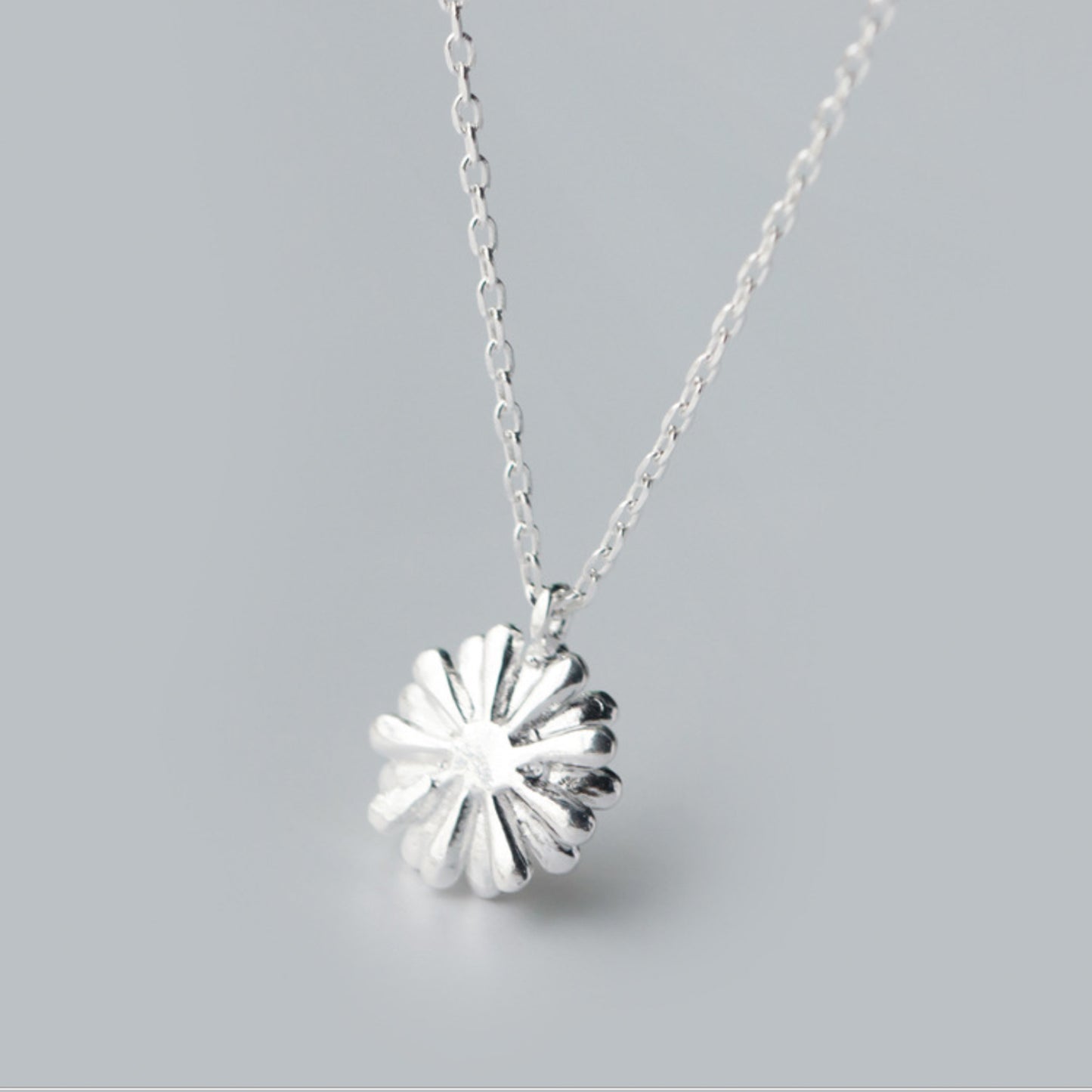 Daisy Pendant Necklace