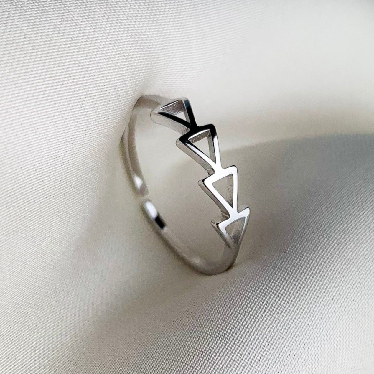 Adjustable Triangle Detail Ring