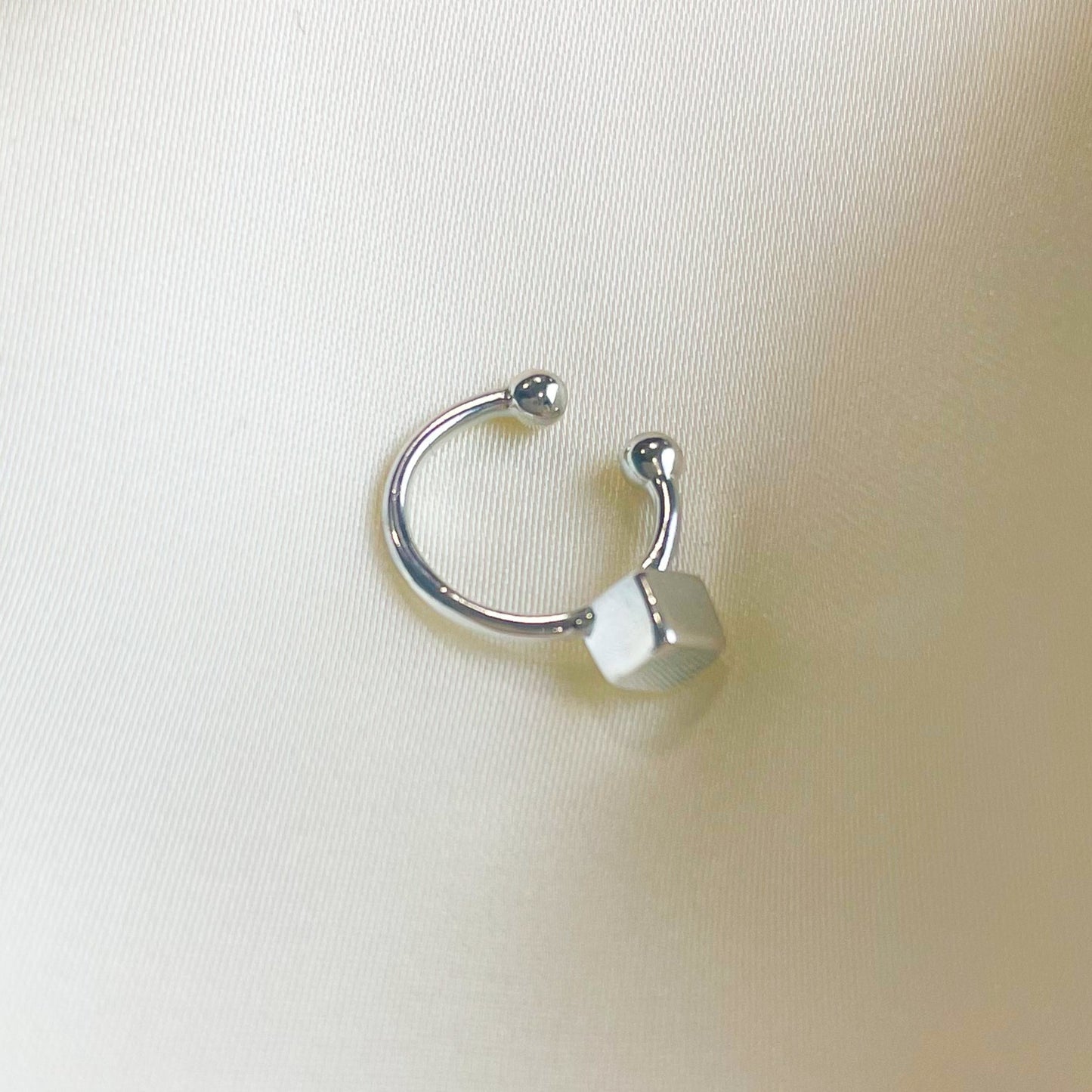 Cube Detail Ear Cuff