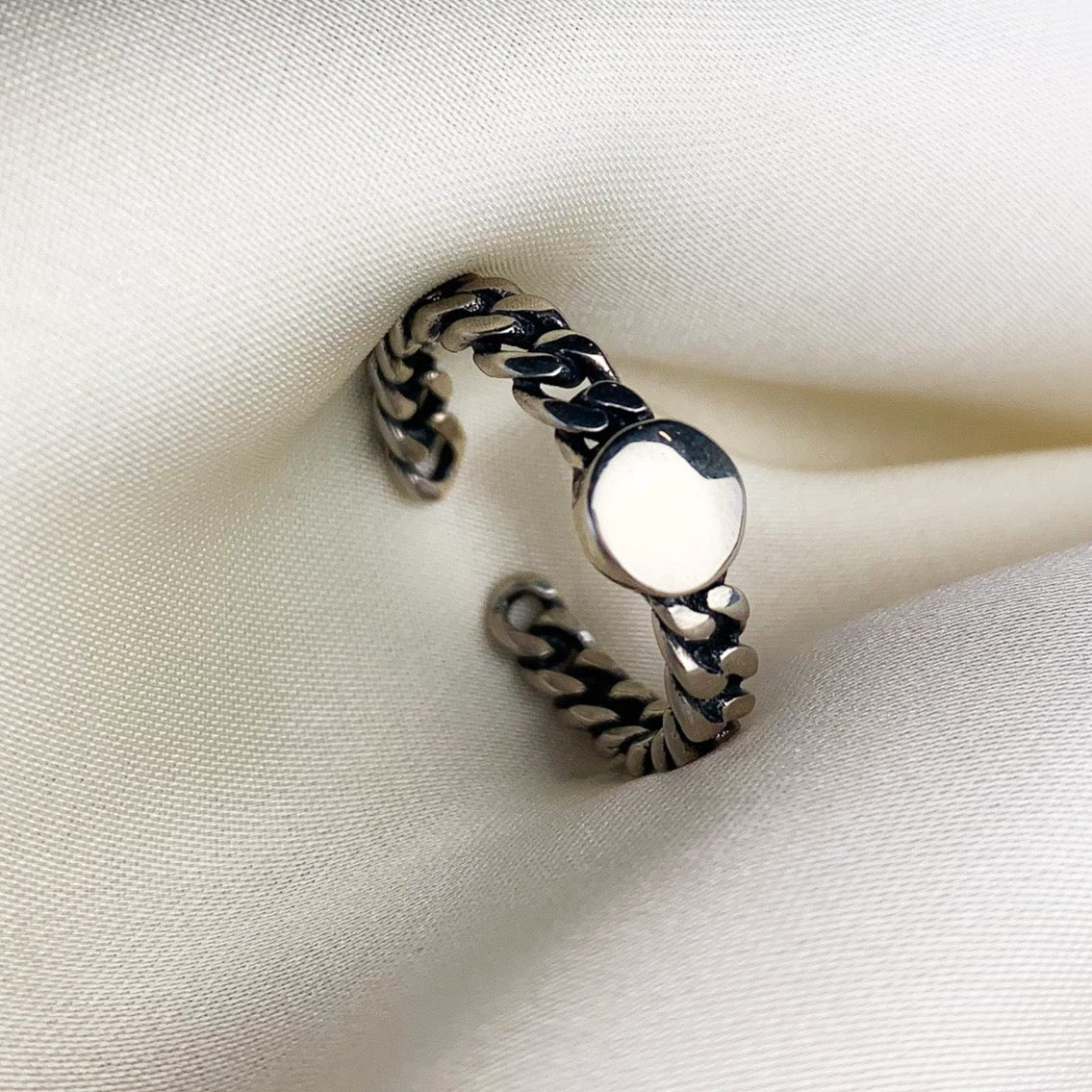 Circle Detail Adjustable Chain Ring