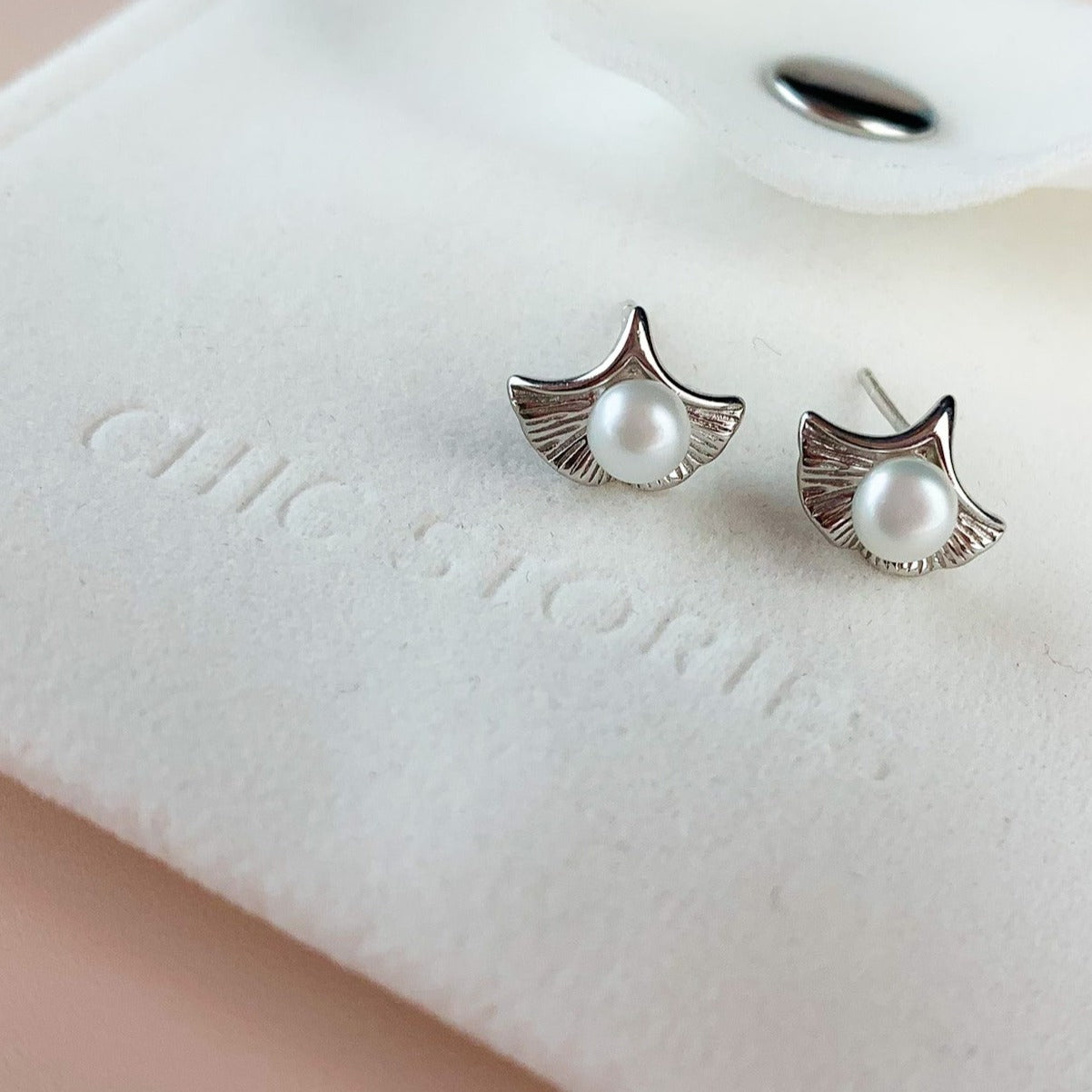 Clam Shell Pearl Earrings
