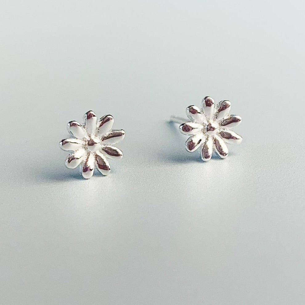 Simple Daisy Stud Earrings