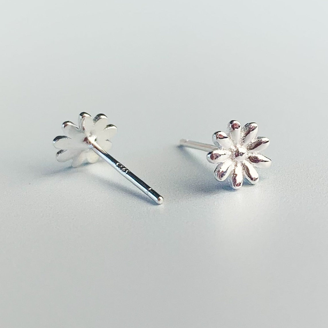 Simple Daisy Stud Earrings