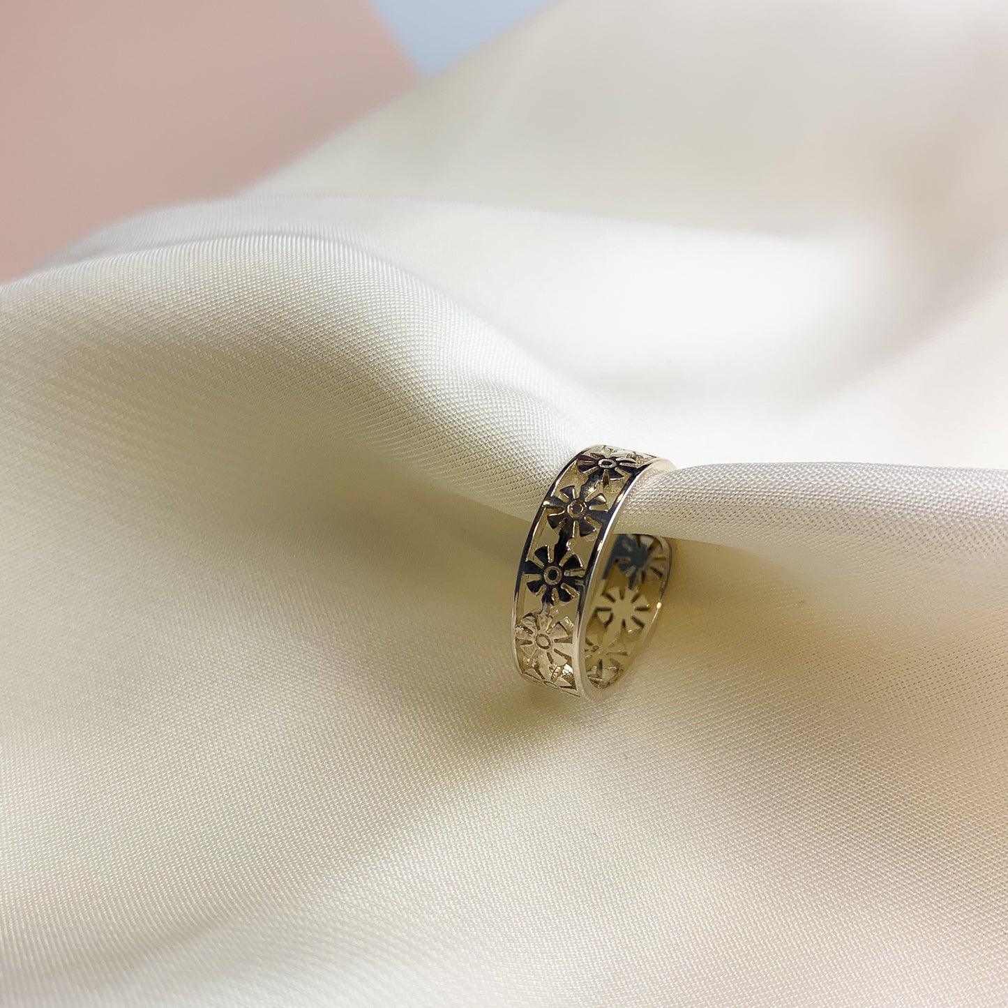 Daisy Detail Adjustable Ring