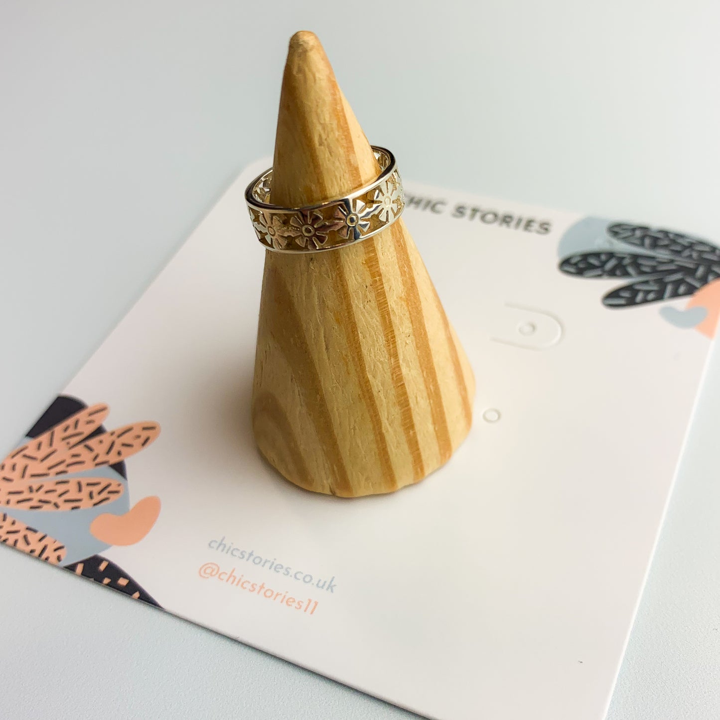 Daisy Detail Adjustable Ring