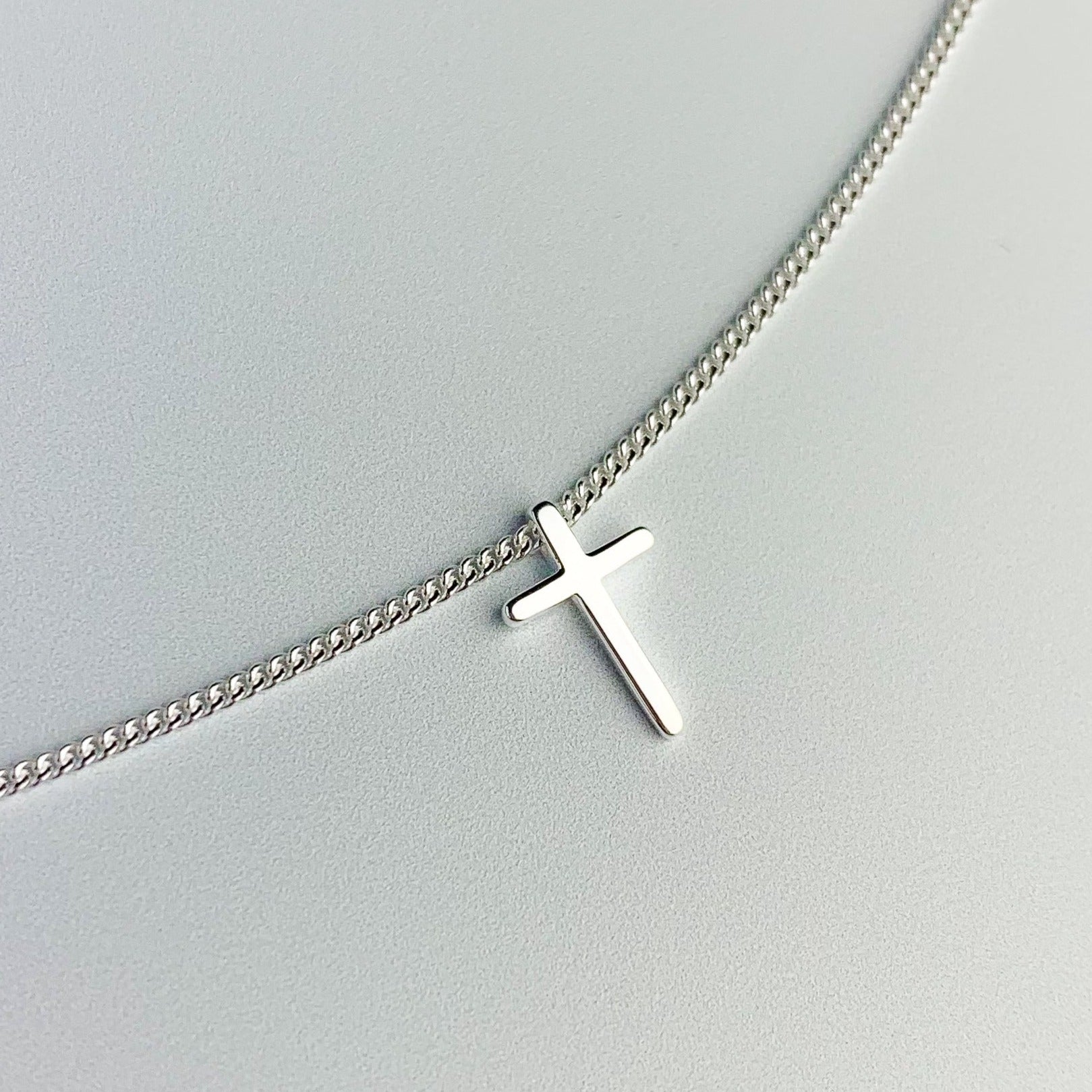 Sterling Silver Minimalist Cross Pendant Necklace – Chic Stories