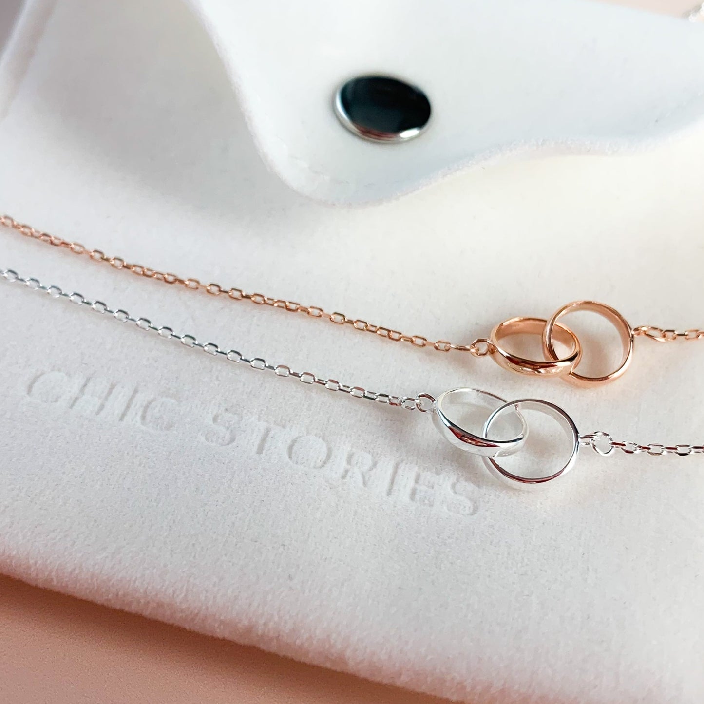 Interlocking Rings Pendant Necklace