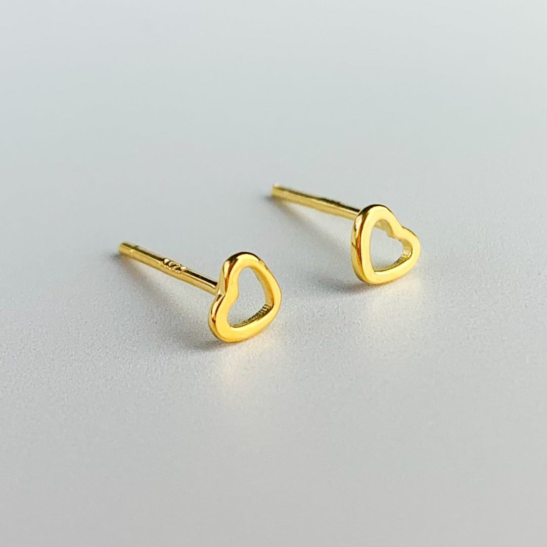 Tiny Heart Outline Stud Earrings