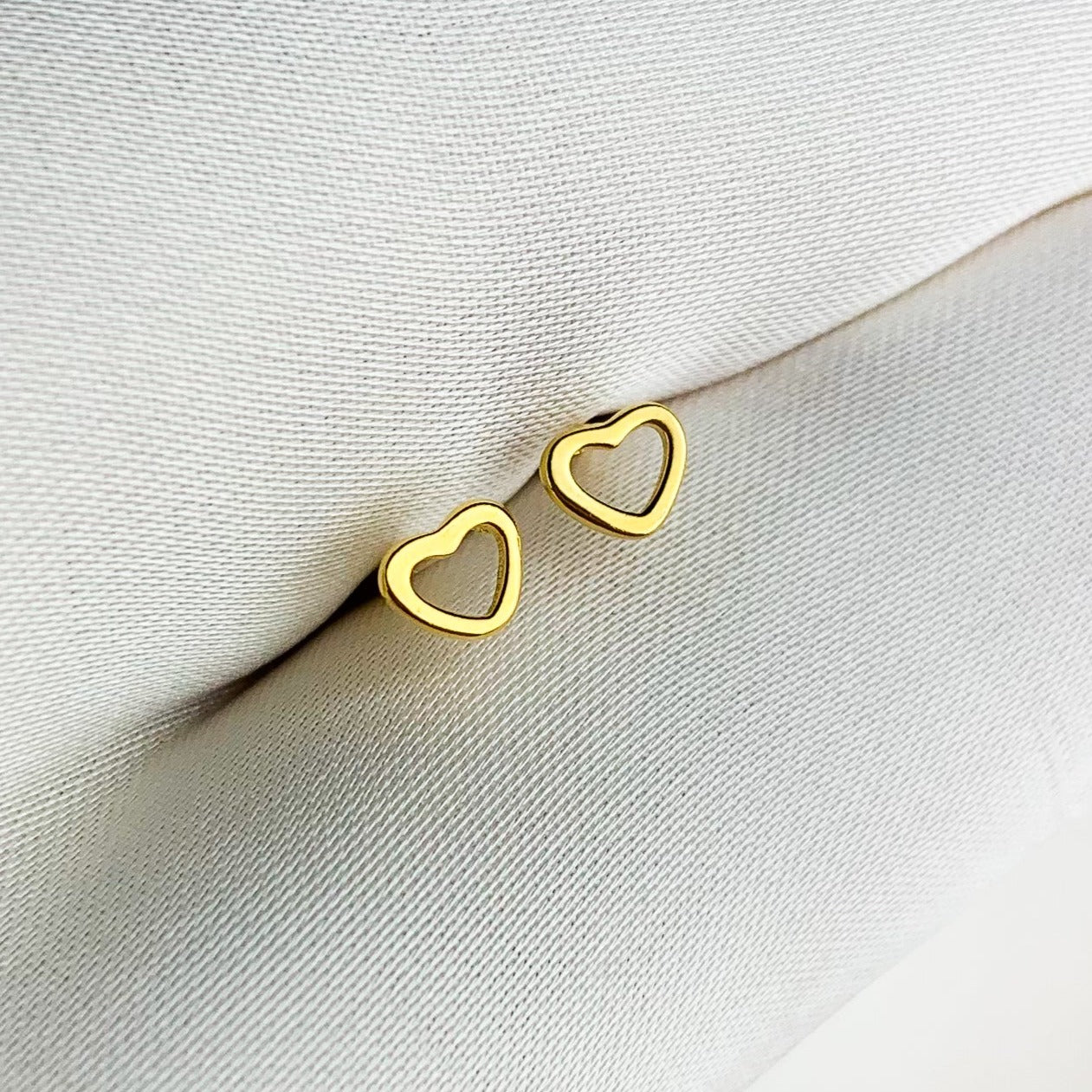 Tiny Heart Outline Stud Earrings