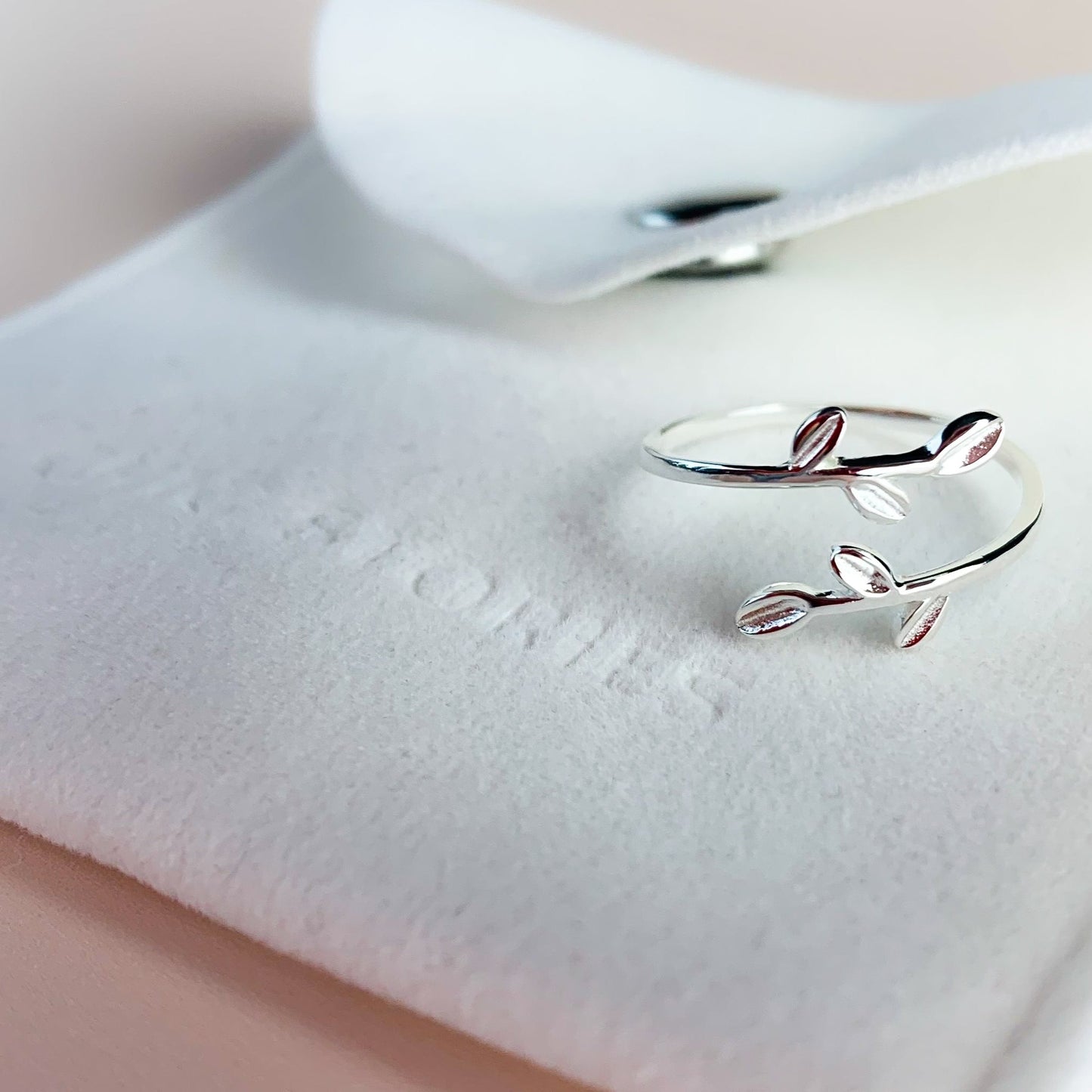 Adjustable Leaf Ring