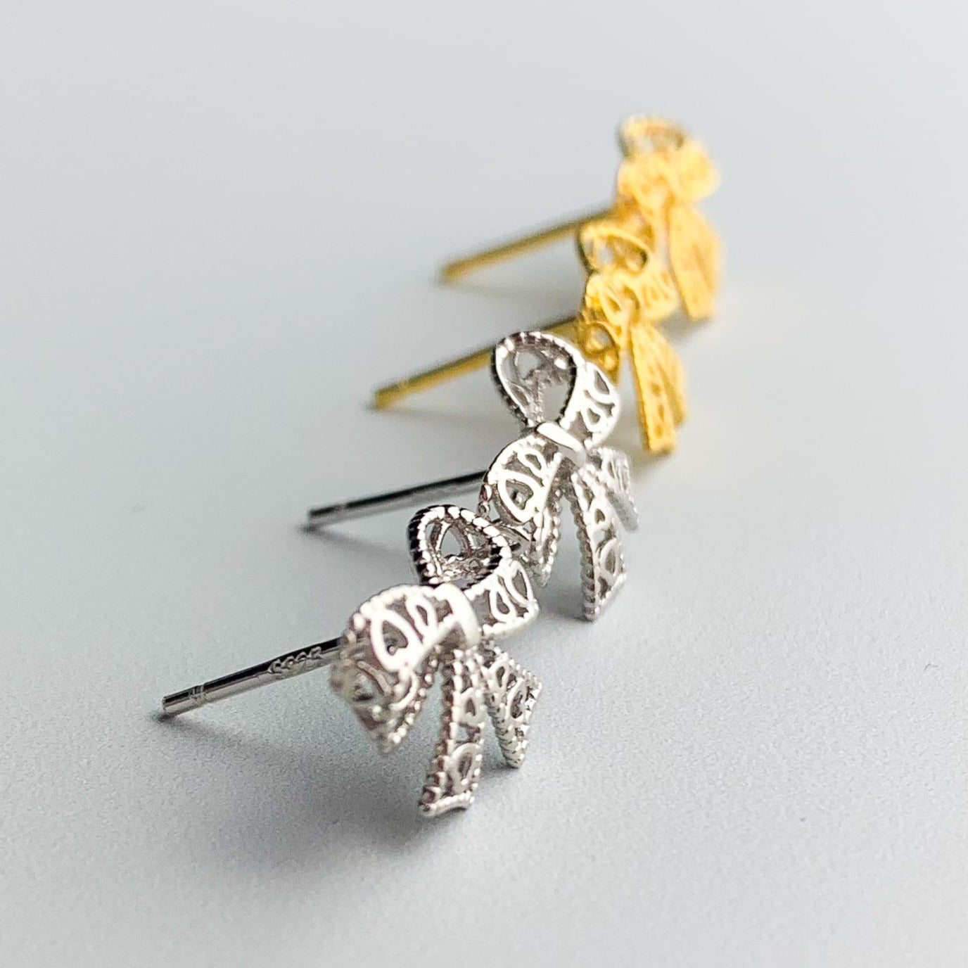 Heart Detail Bow Stud Earrings