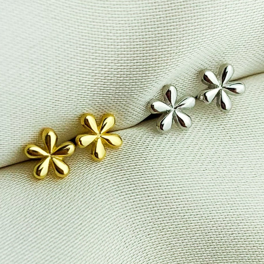 Dainty Flower Stud Earrings