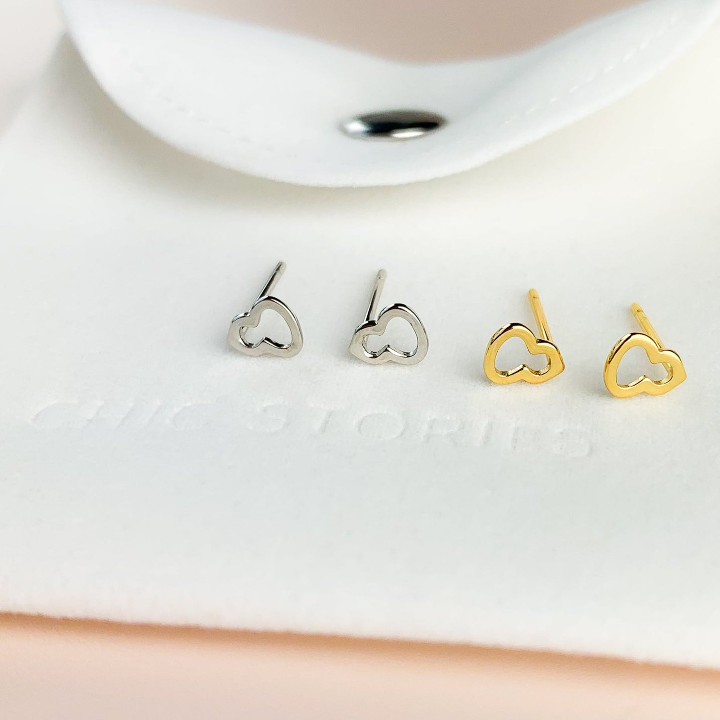Minimalist Calabash Outline Stud Earrings