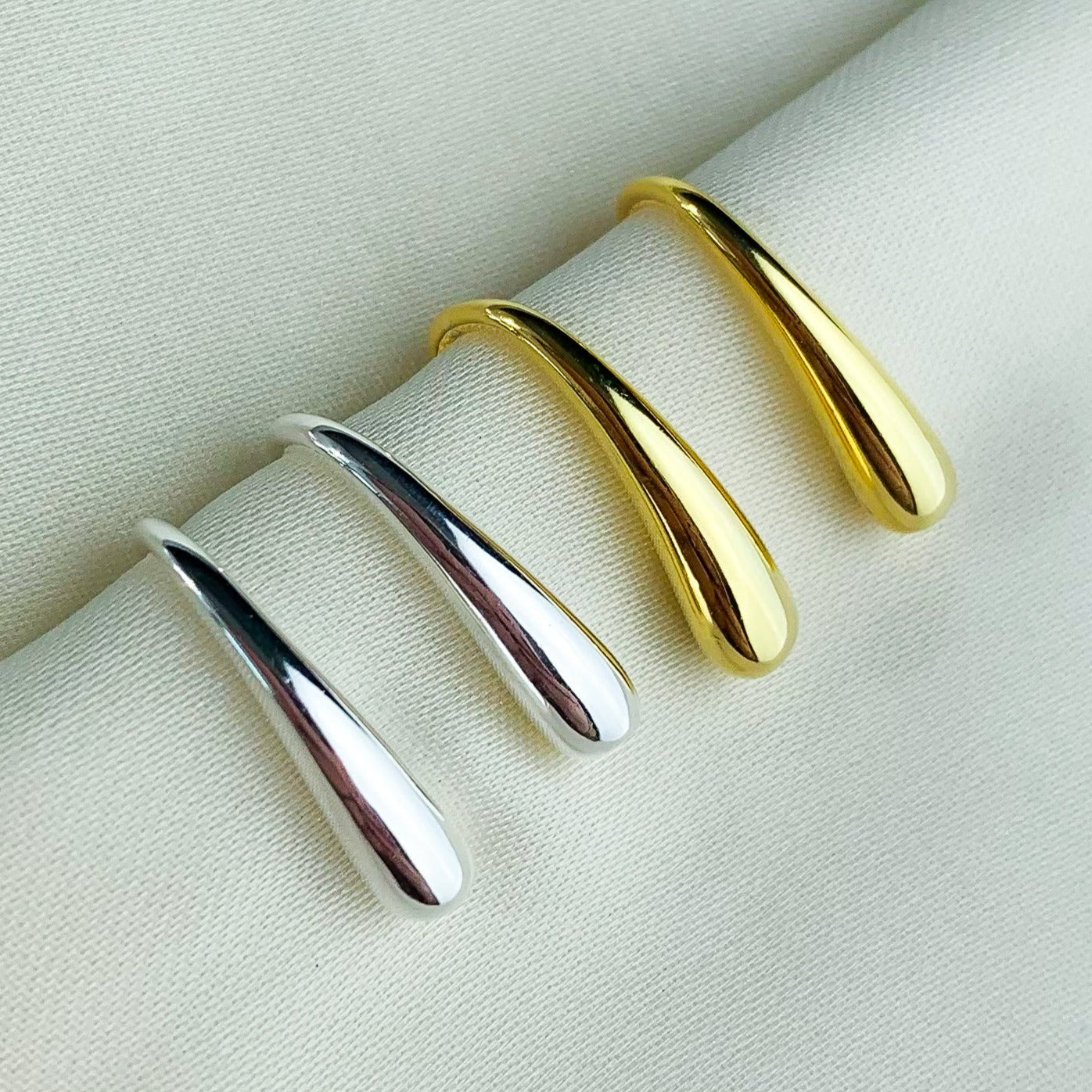 Minimalist Teardrop Dangle Earrings