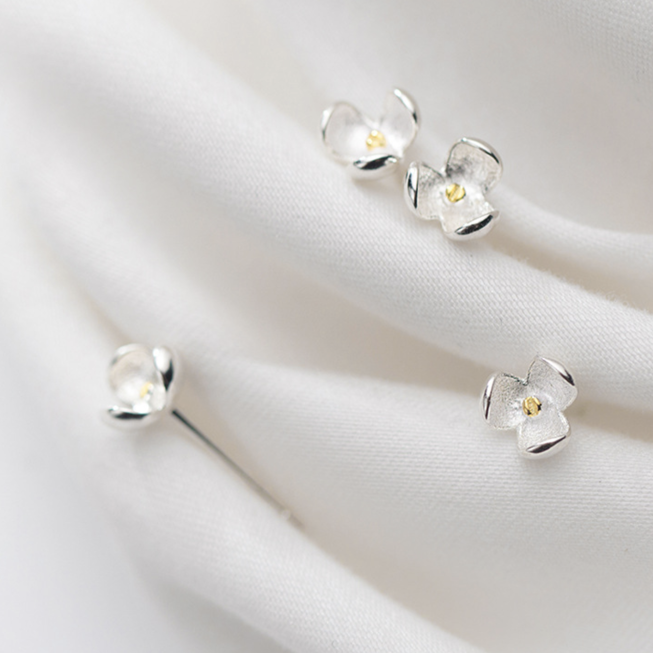 Dainty Flower Stud Earrings
